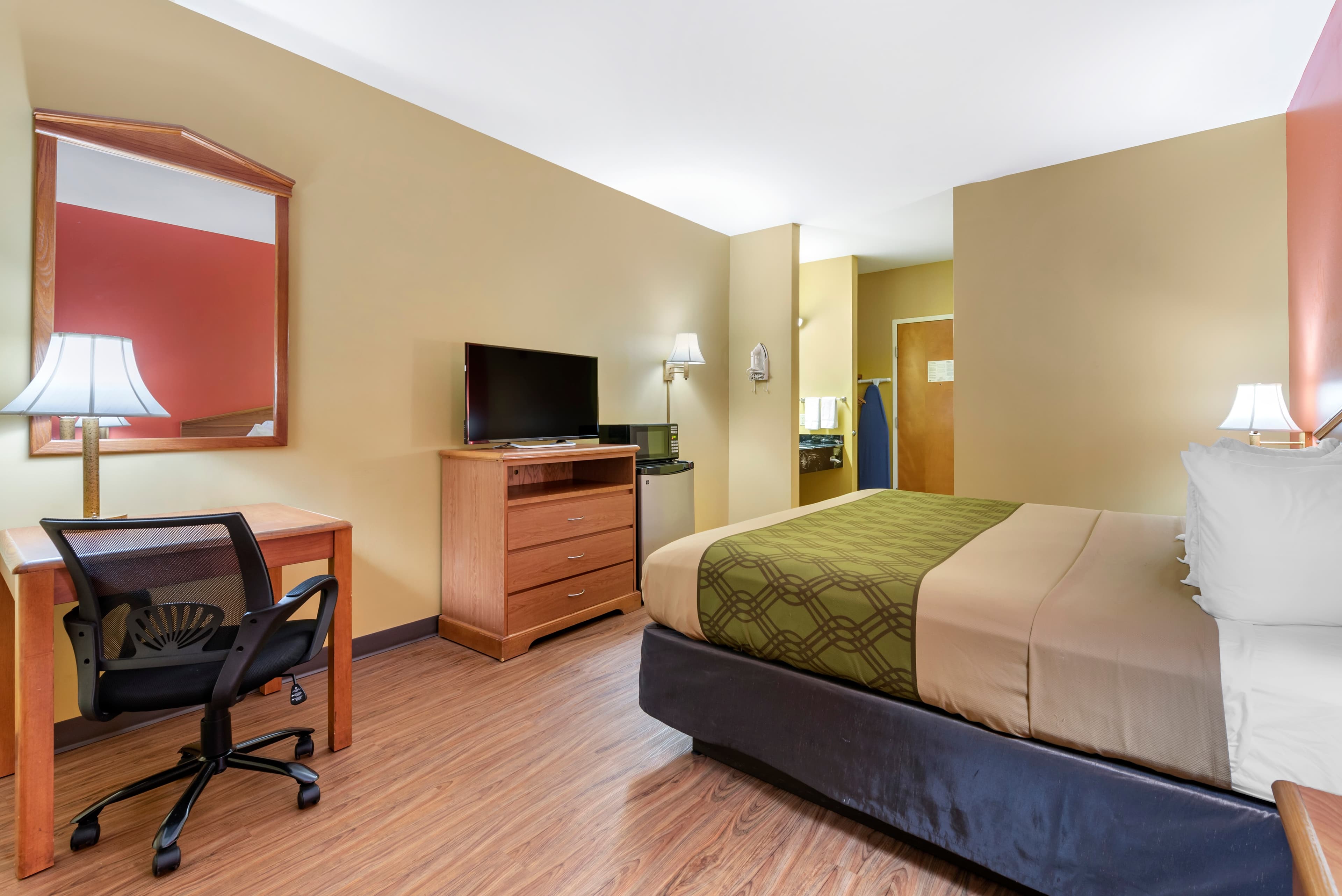 Econo Lodge Louisville Airport — 9