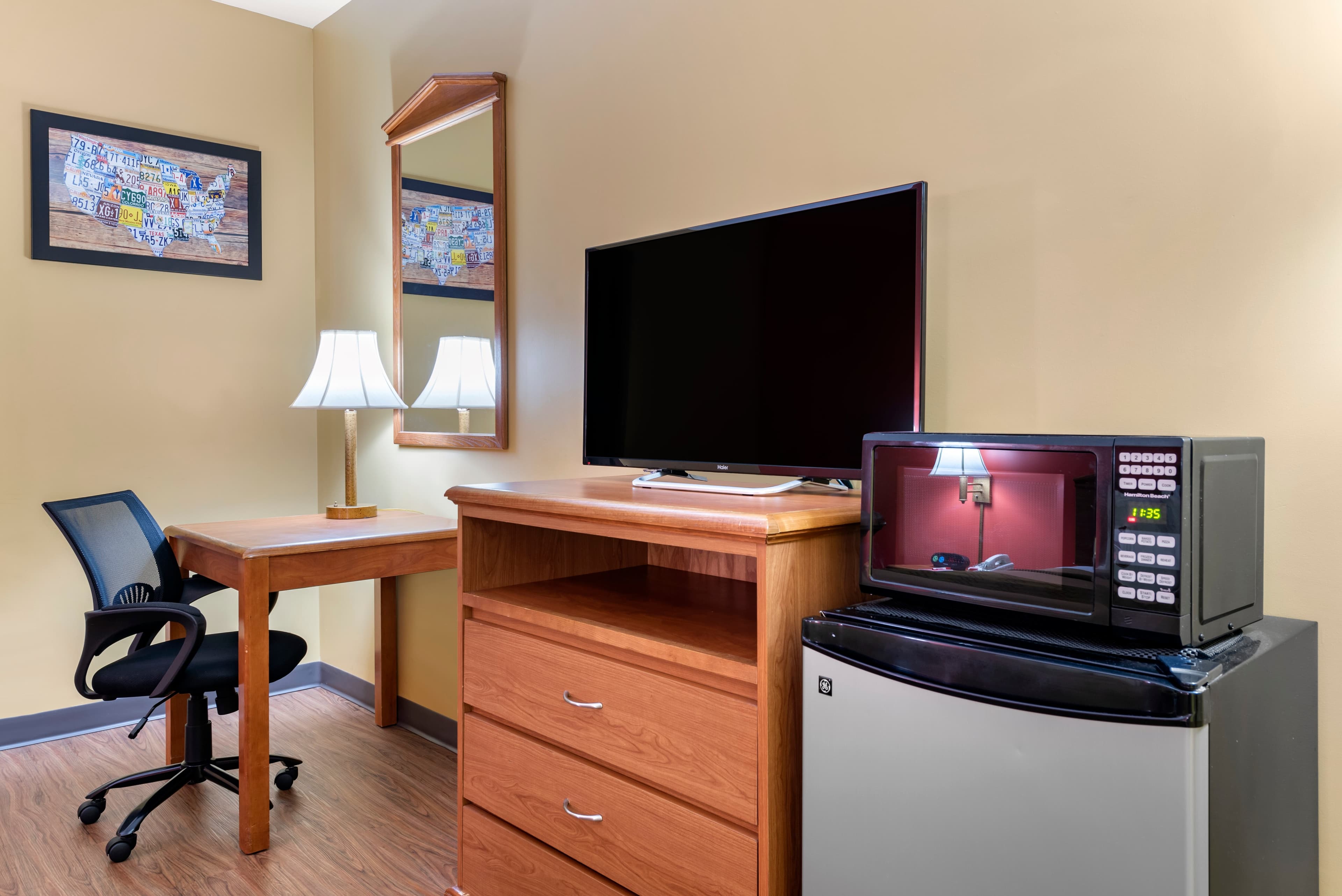 Econo Lodge Louisville Airport — 10