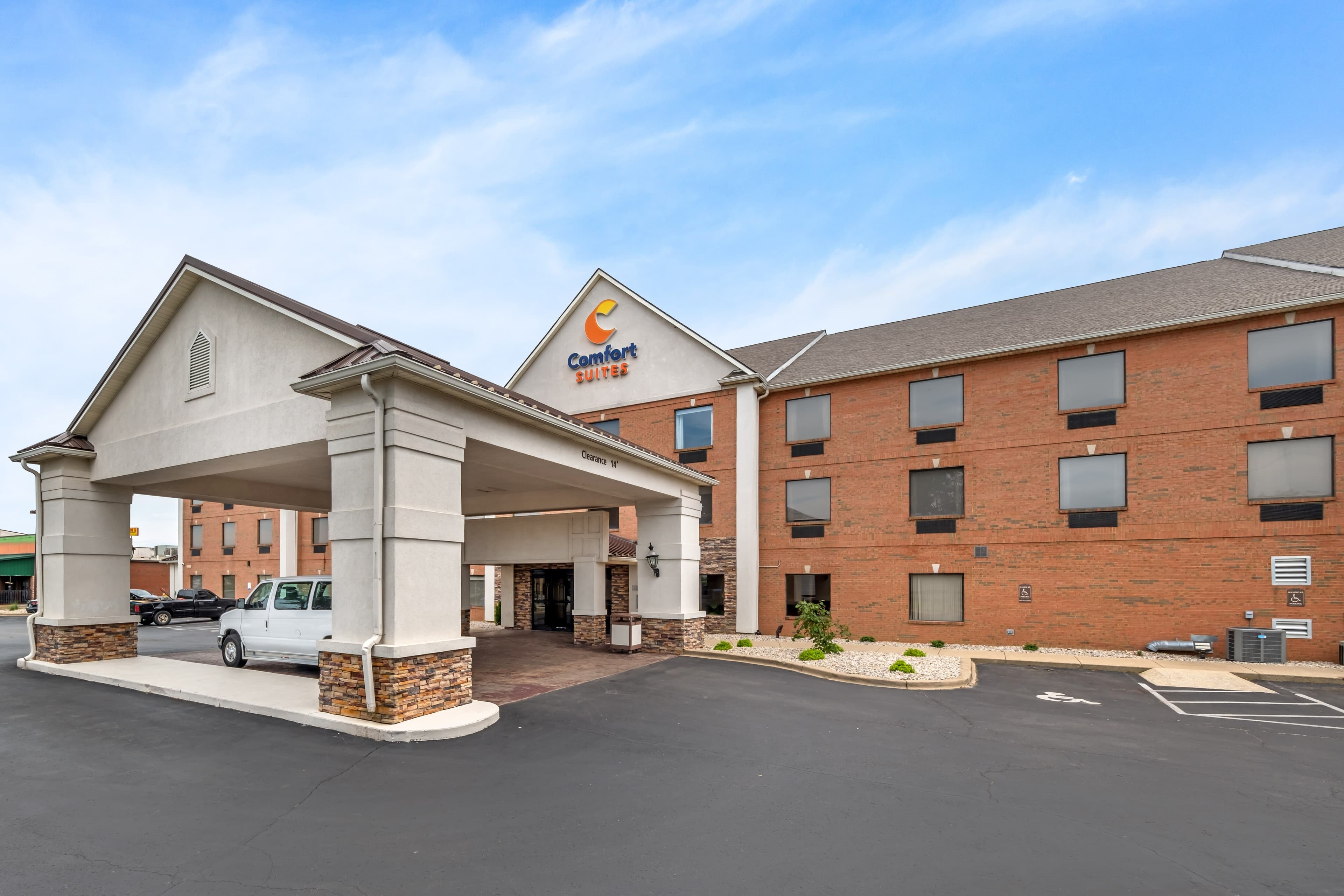 Comfort Suites Louisville Airport - Image 1