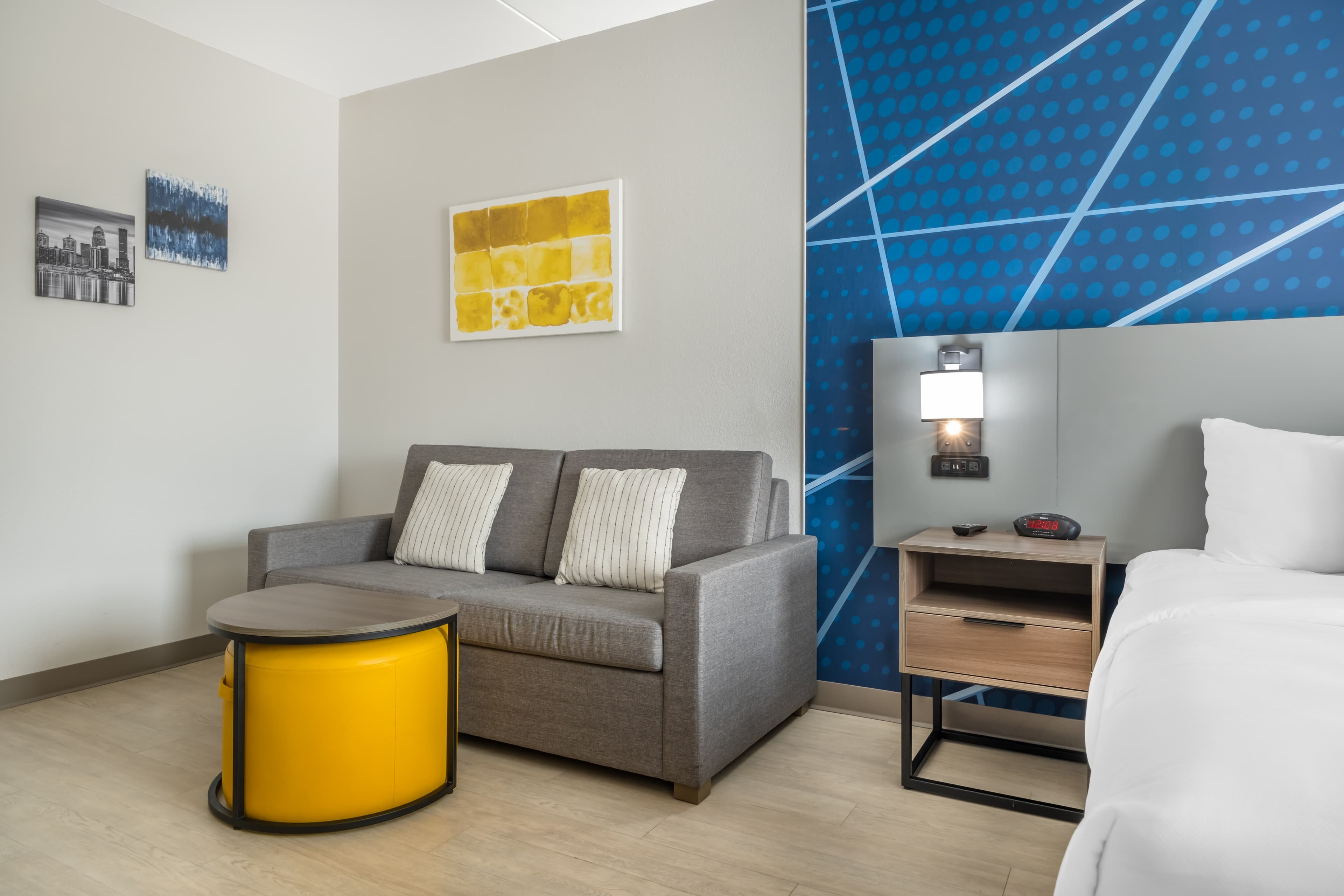 Comfort Suites Louisville Airport - Image 4