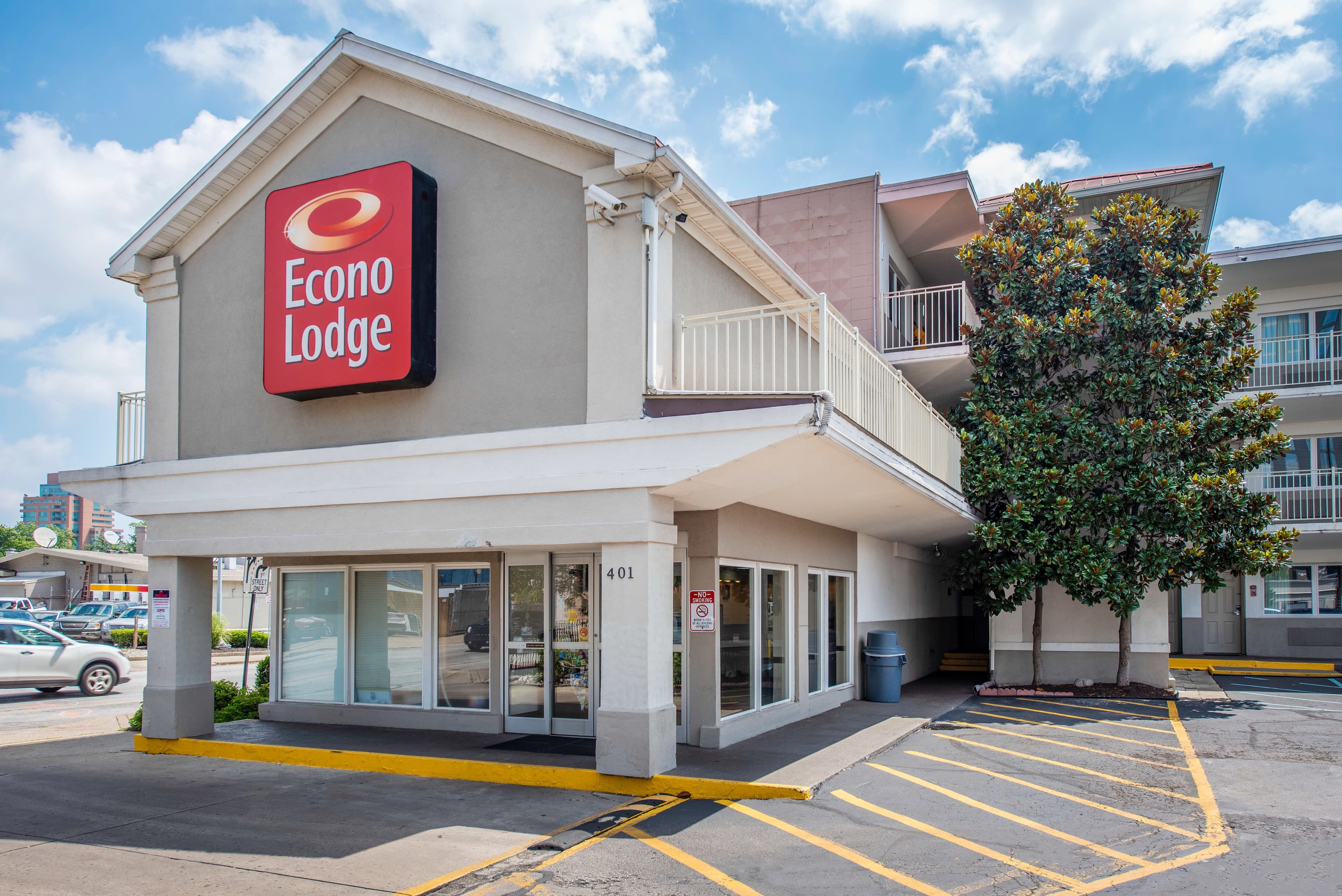 Econo Lodge Louisville Downtown - Image 1