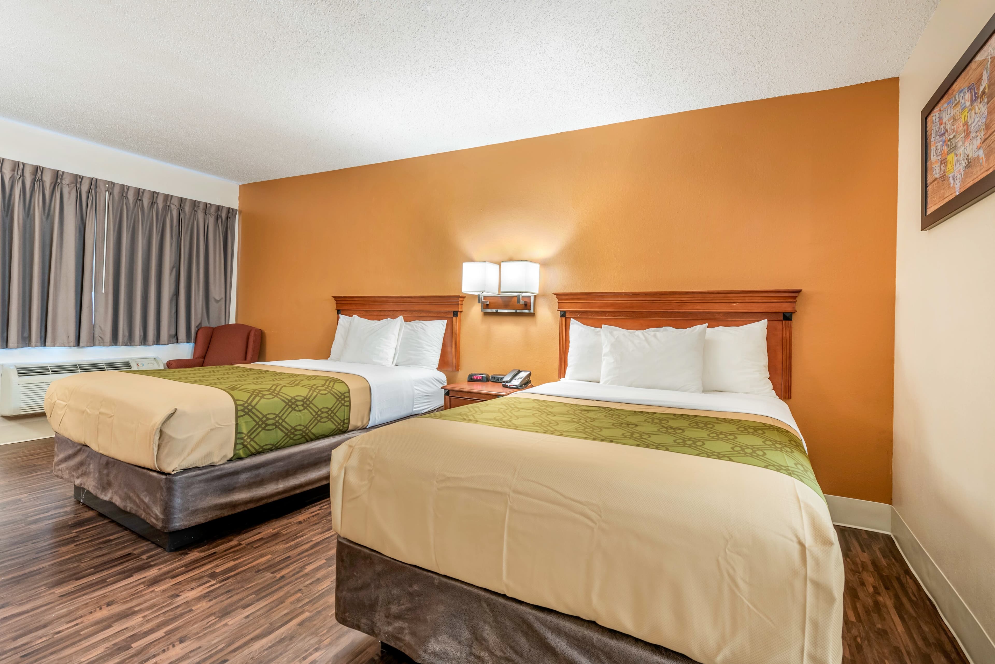 Econo Lodge Louisville Downtown - Image 3