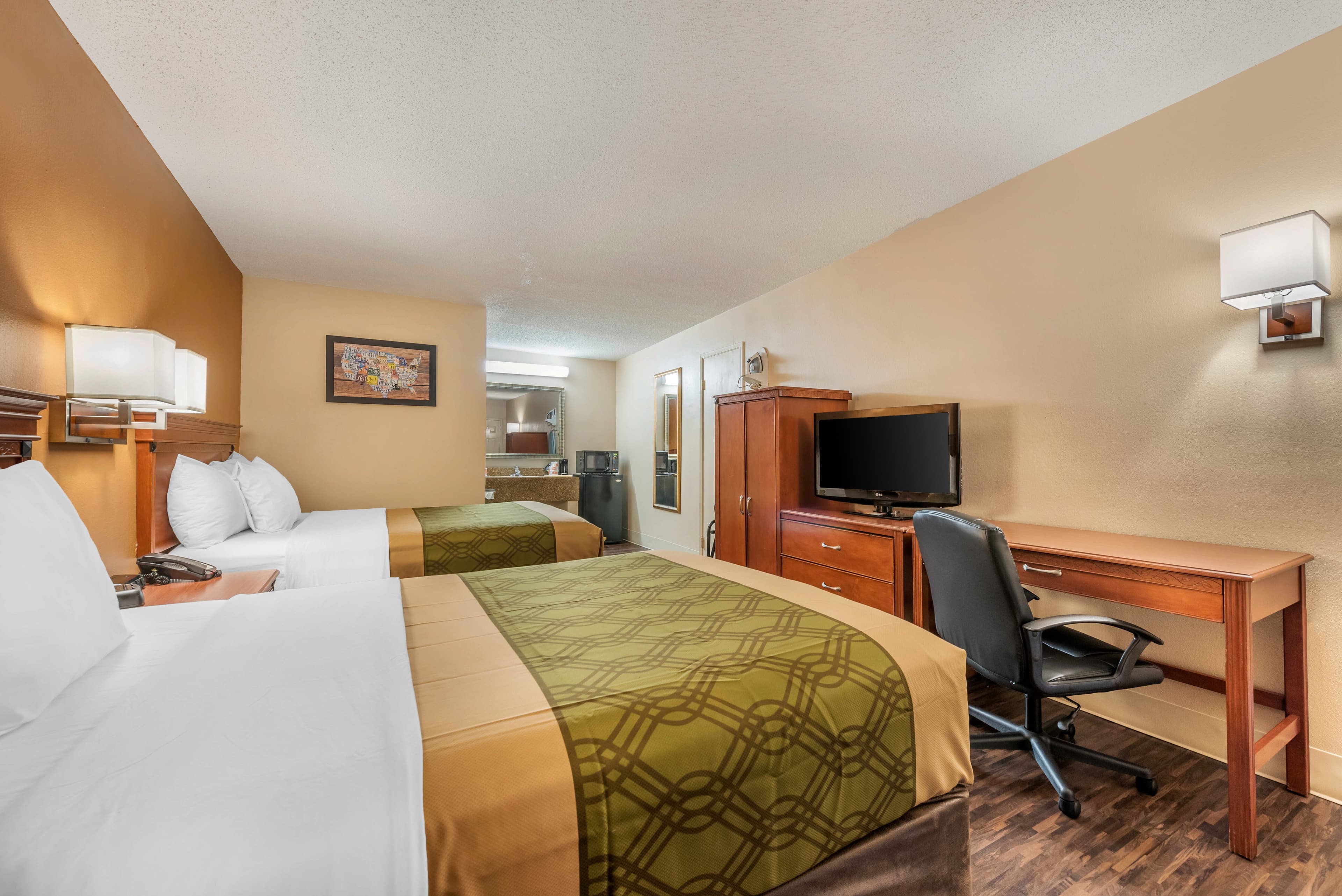 Econo Lodge Louisville Downtown - Image 4