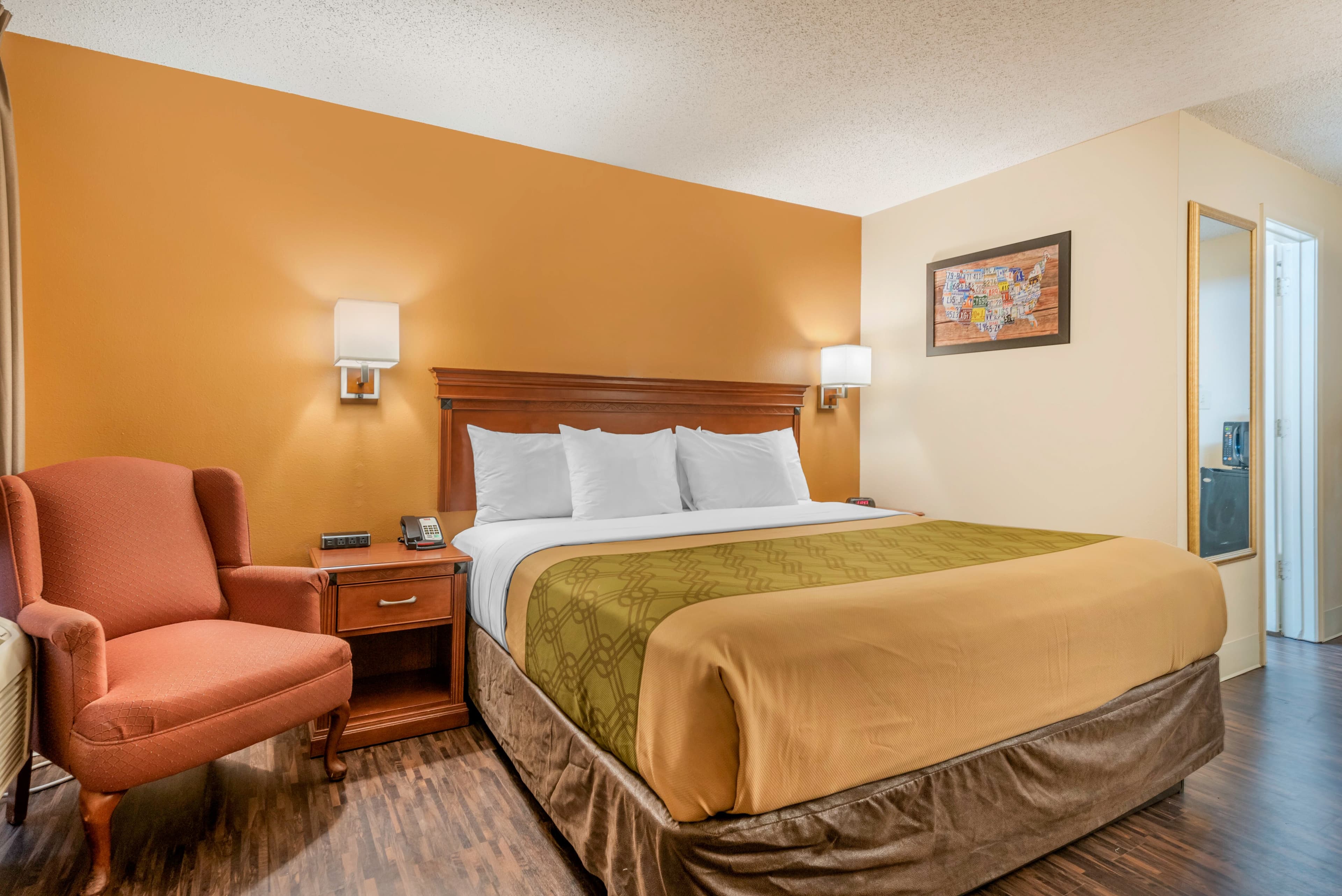 Econo Lodge Louisville Downtown — 10