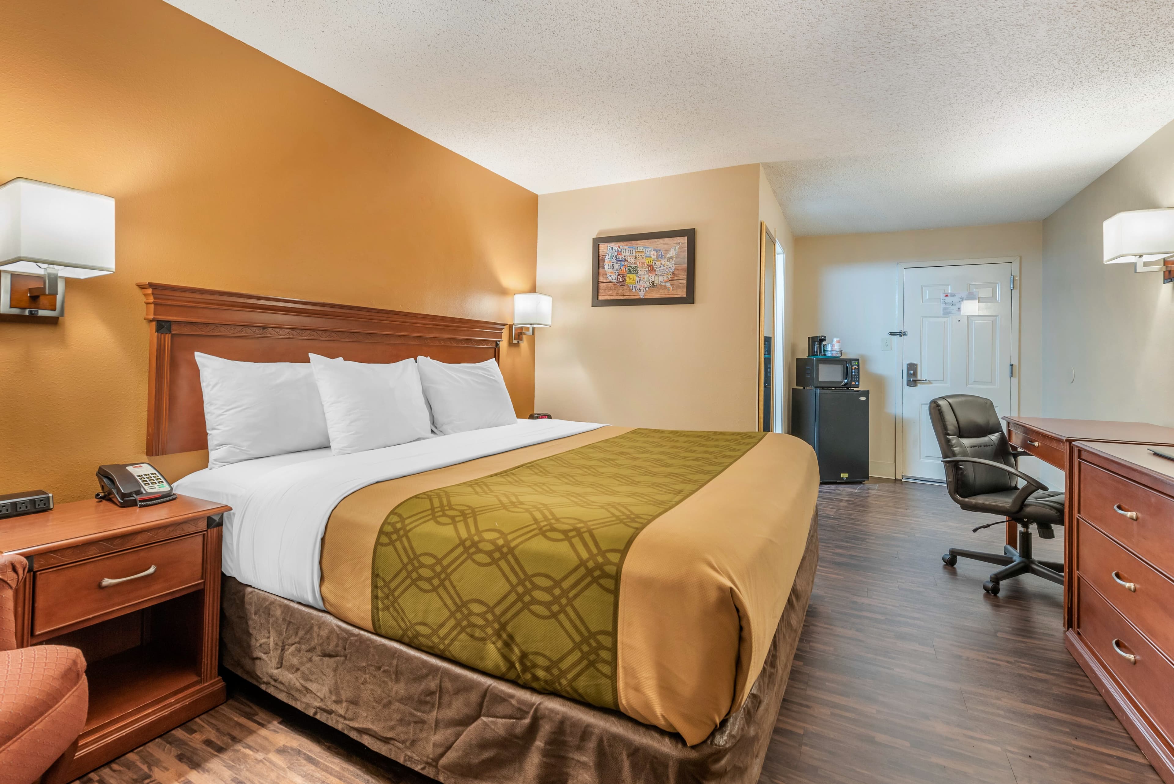Econo Lodge Louisville Downtown — 11