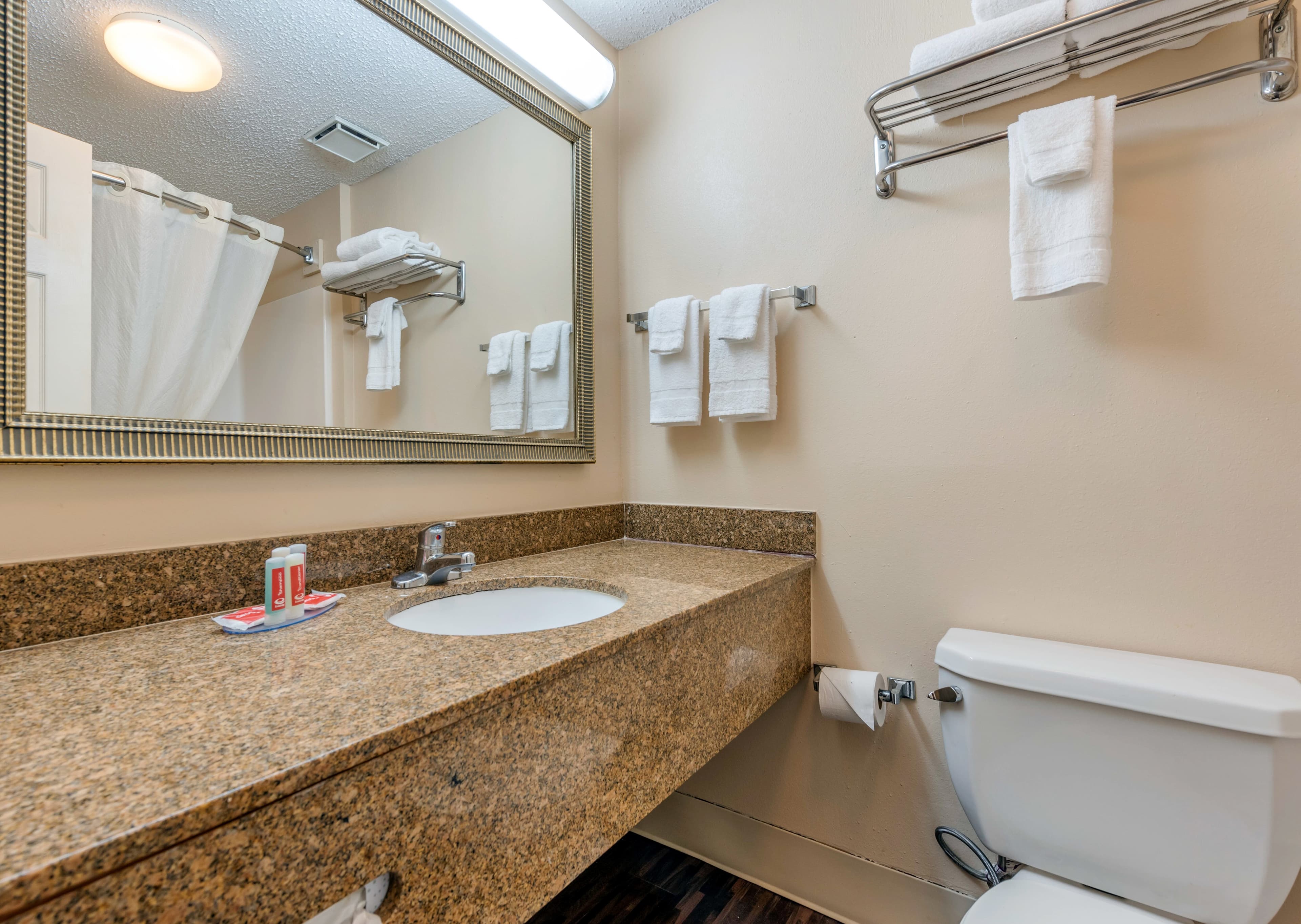 Econo Lodge Louisville Downtown — 12