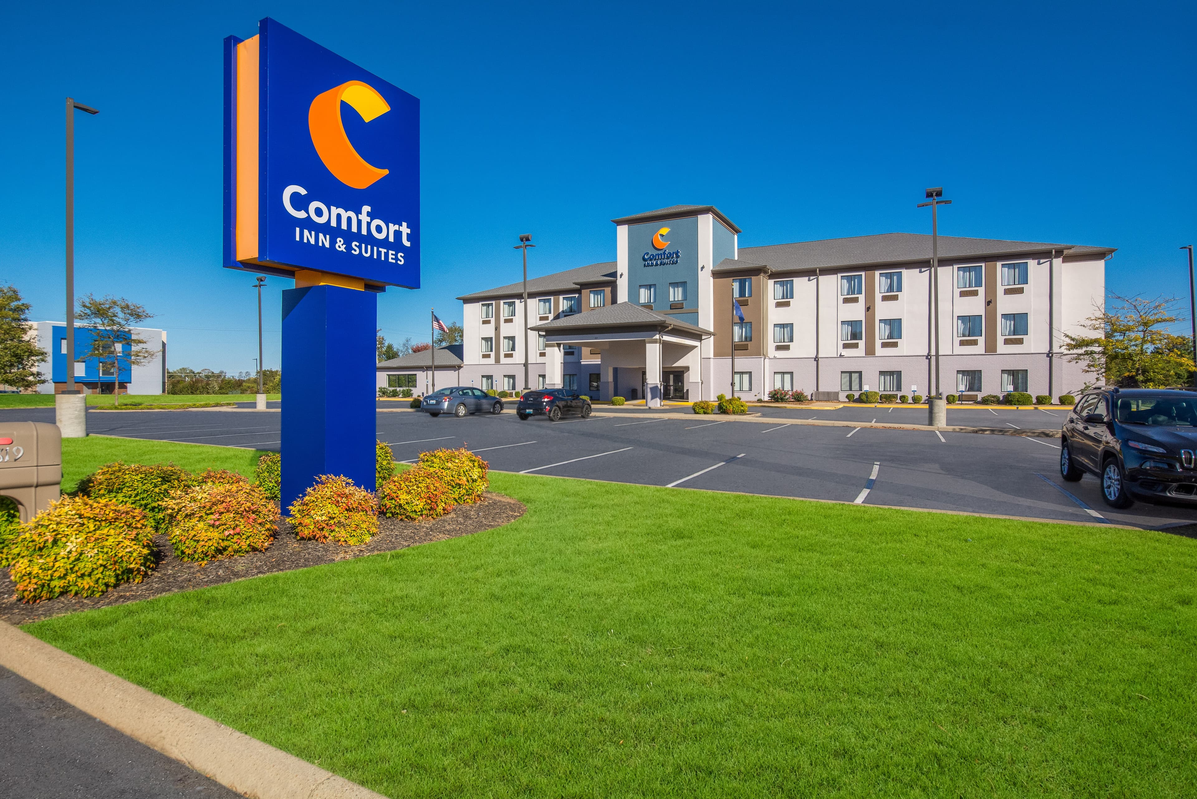 Comfort Inn & Suites Cave City - Image 1