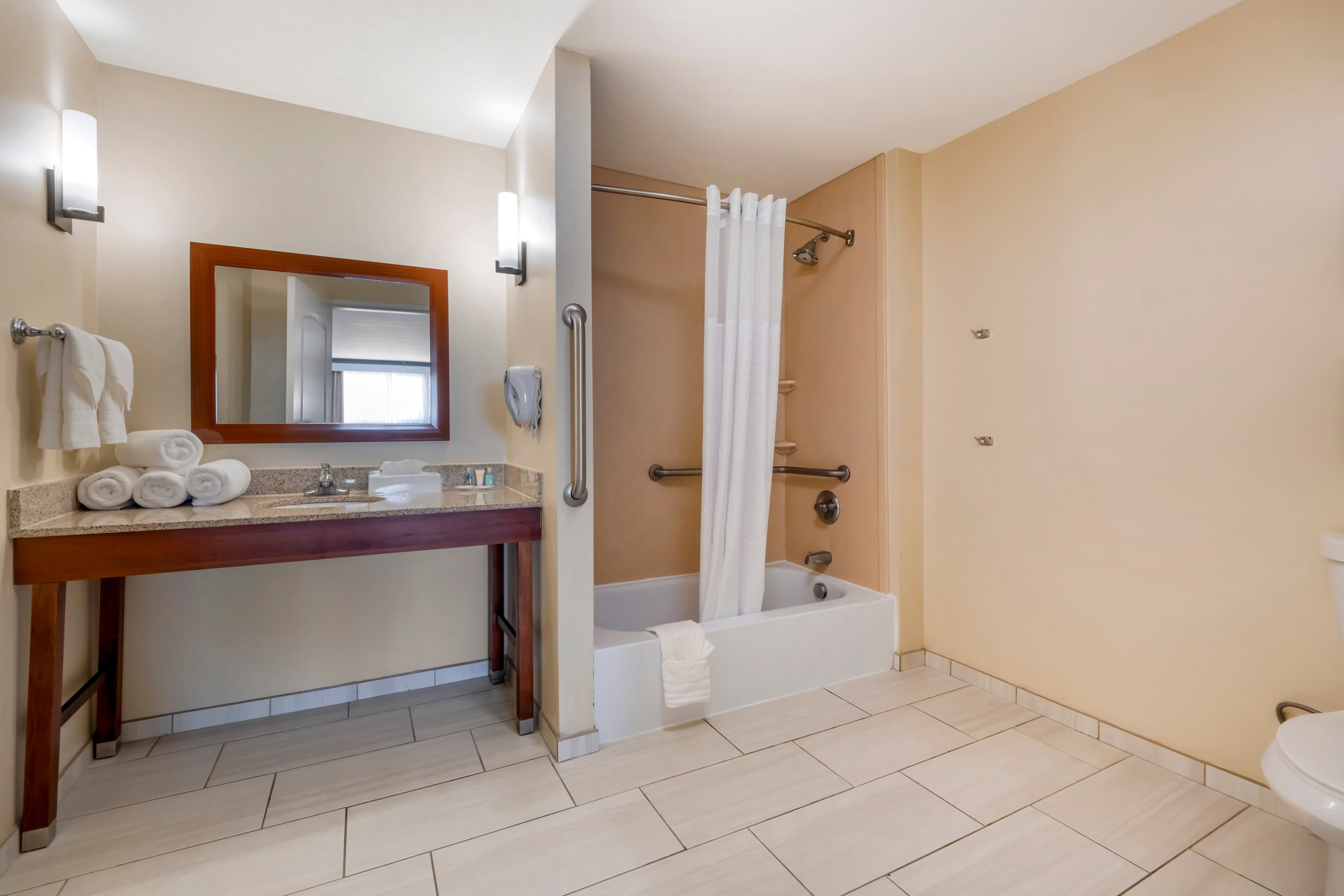Comfort Suites Elizabethtown — 9