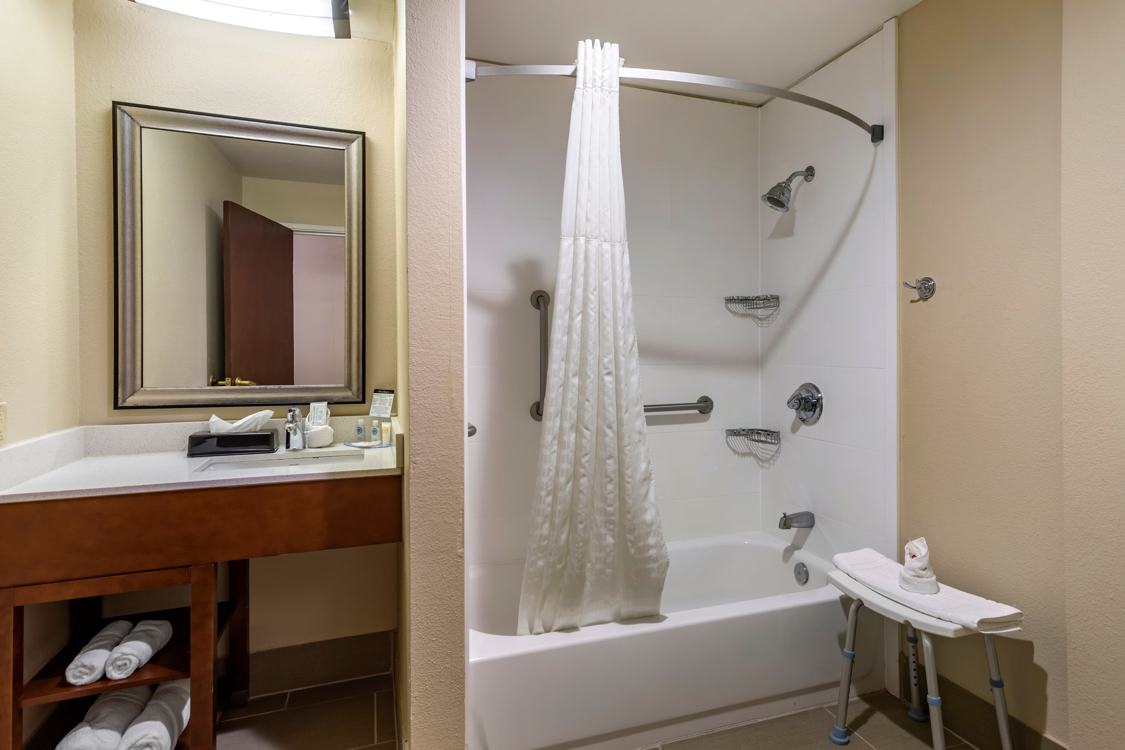 Comfort Inn Paducah I-24 — 8