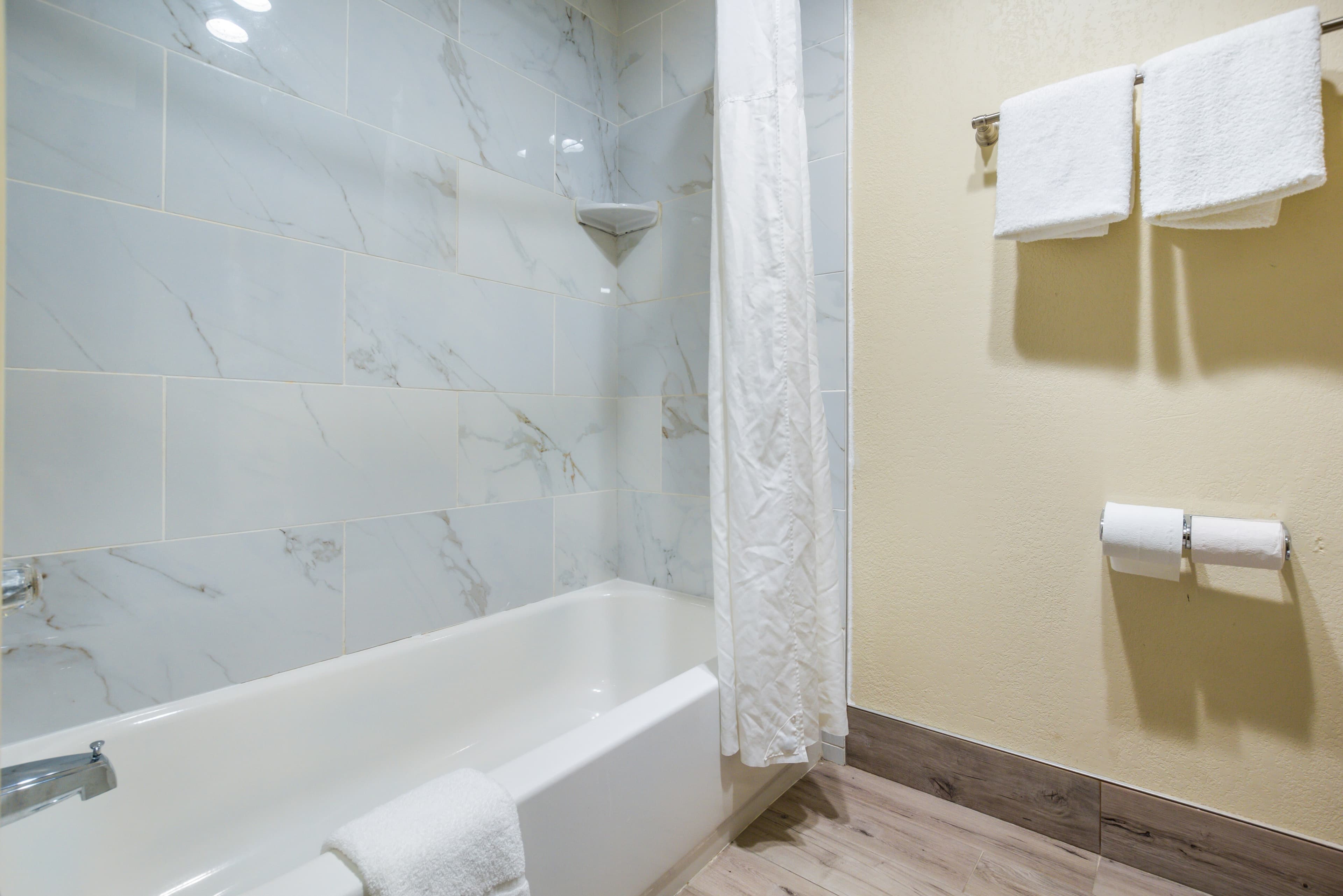 Quality Inn & Suites Florence - Cincinnati South - Image 5