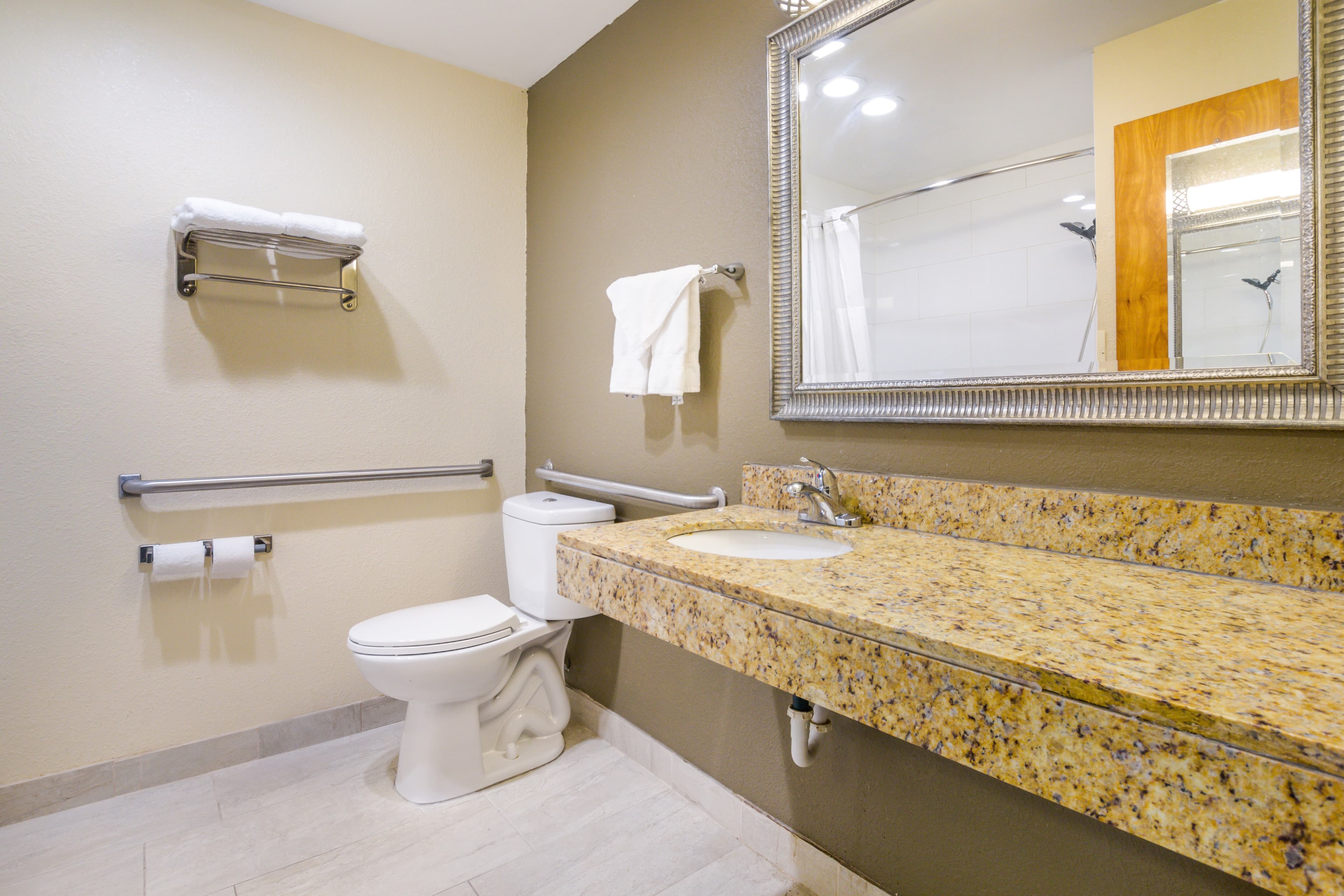 Quality Inn & Suites Florence - Cincinnati South — 11