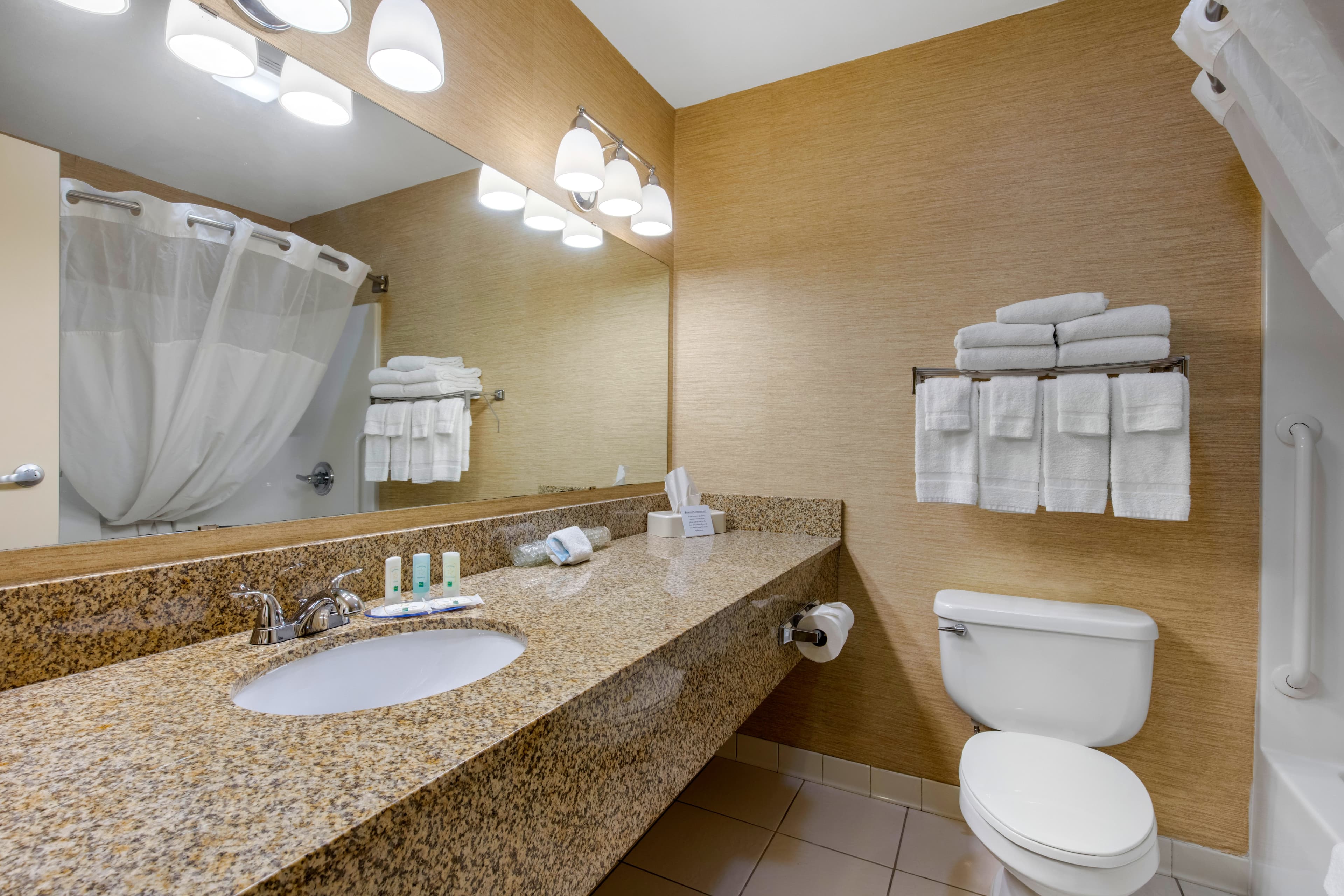 Quality Inn & Suites Benton - Draffenville — 36