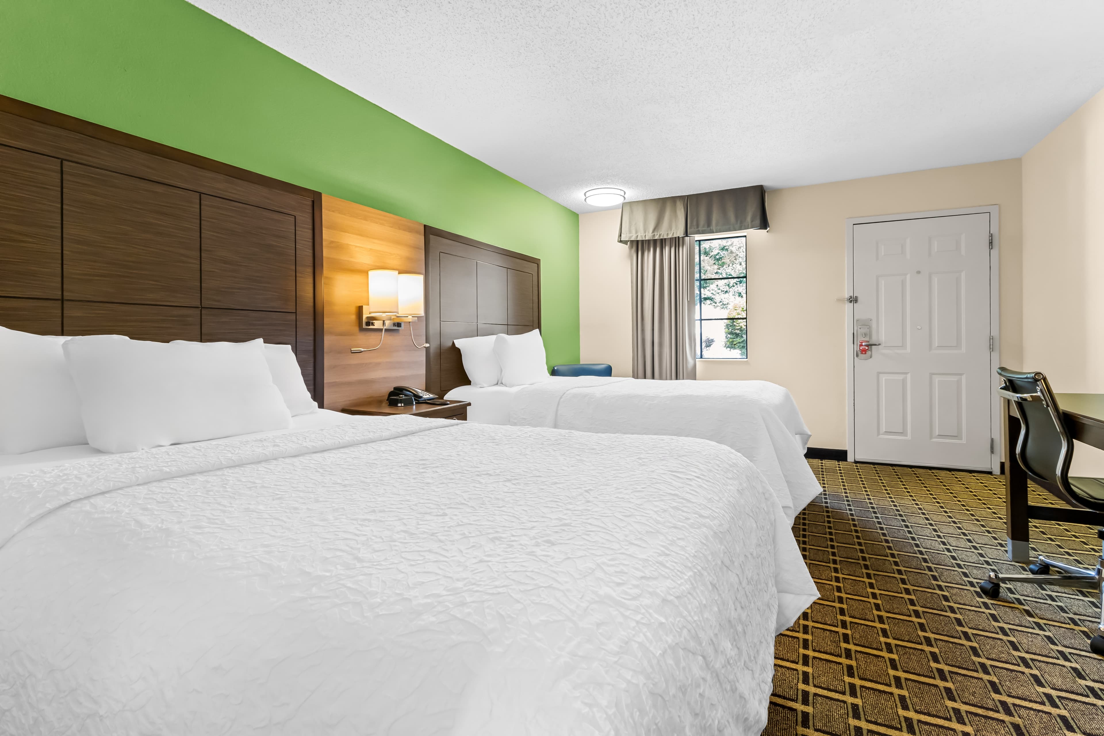 Econo Lodge Russellville - Image 4