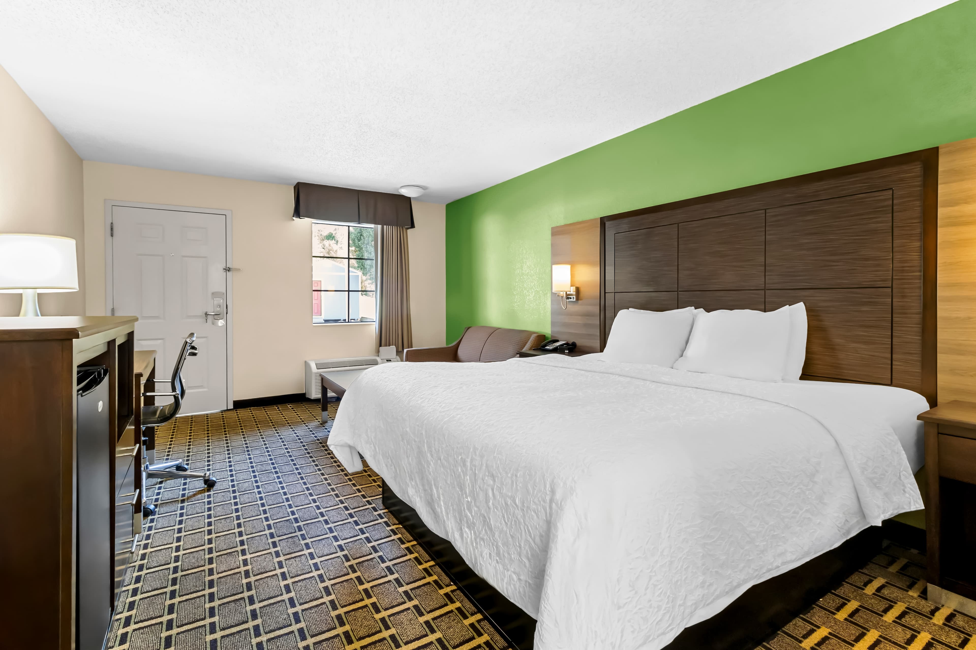 Econo Lodge Russellville — 11