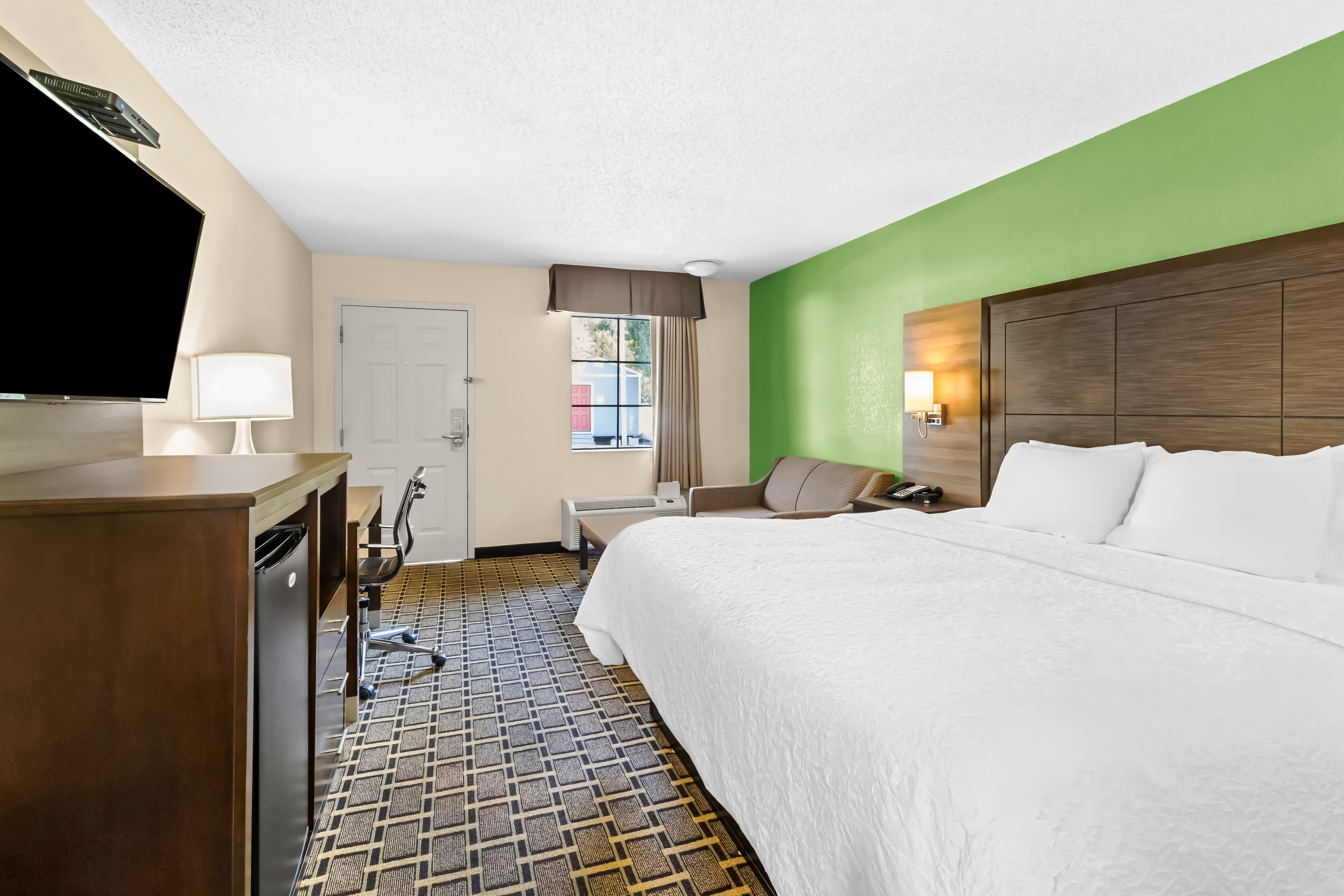 Econo Lodge Russellville — 12
