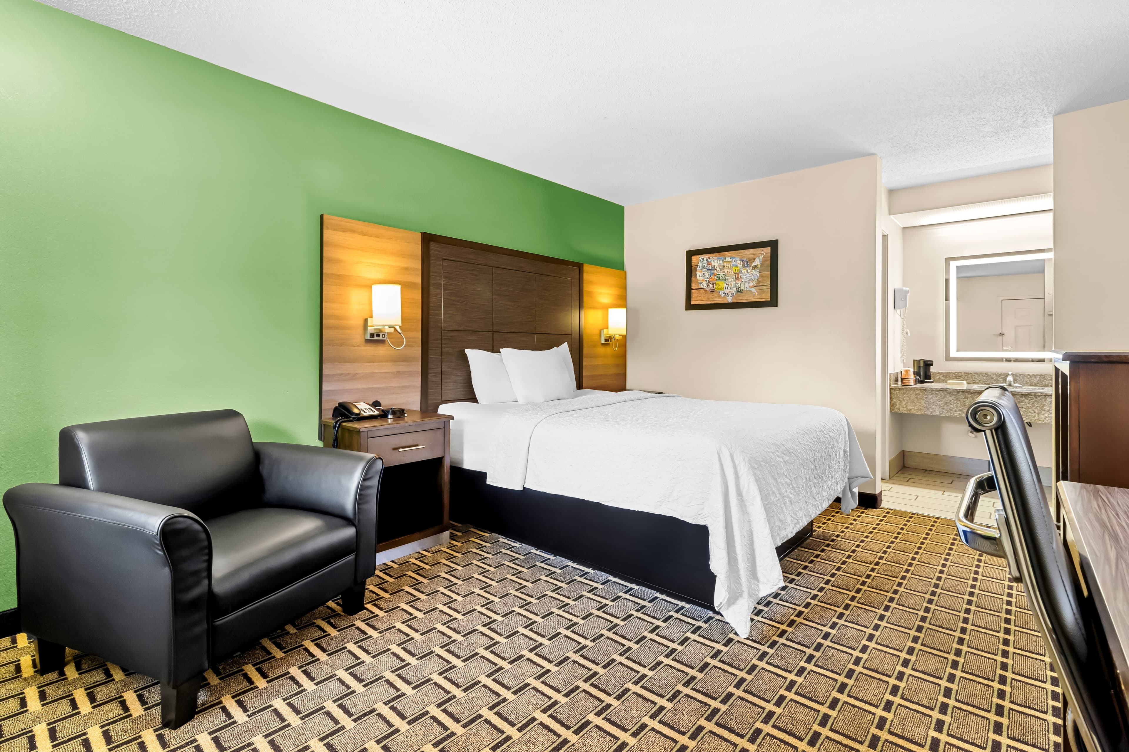 Econo Lodge Russellville — 18
