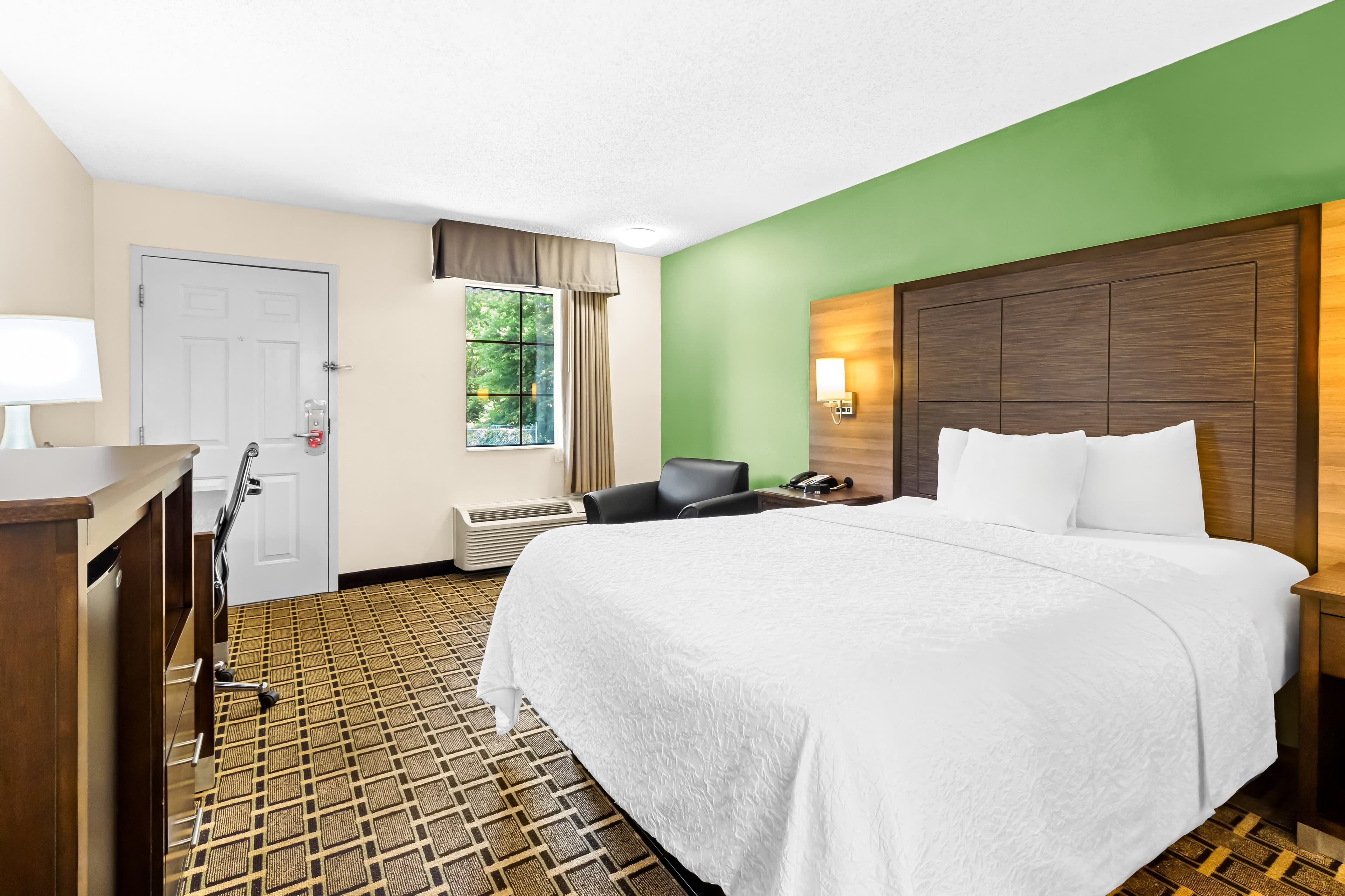 Econo Lodge Russellville — 20