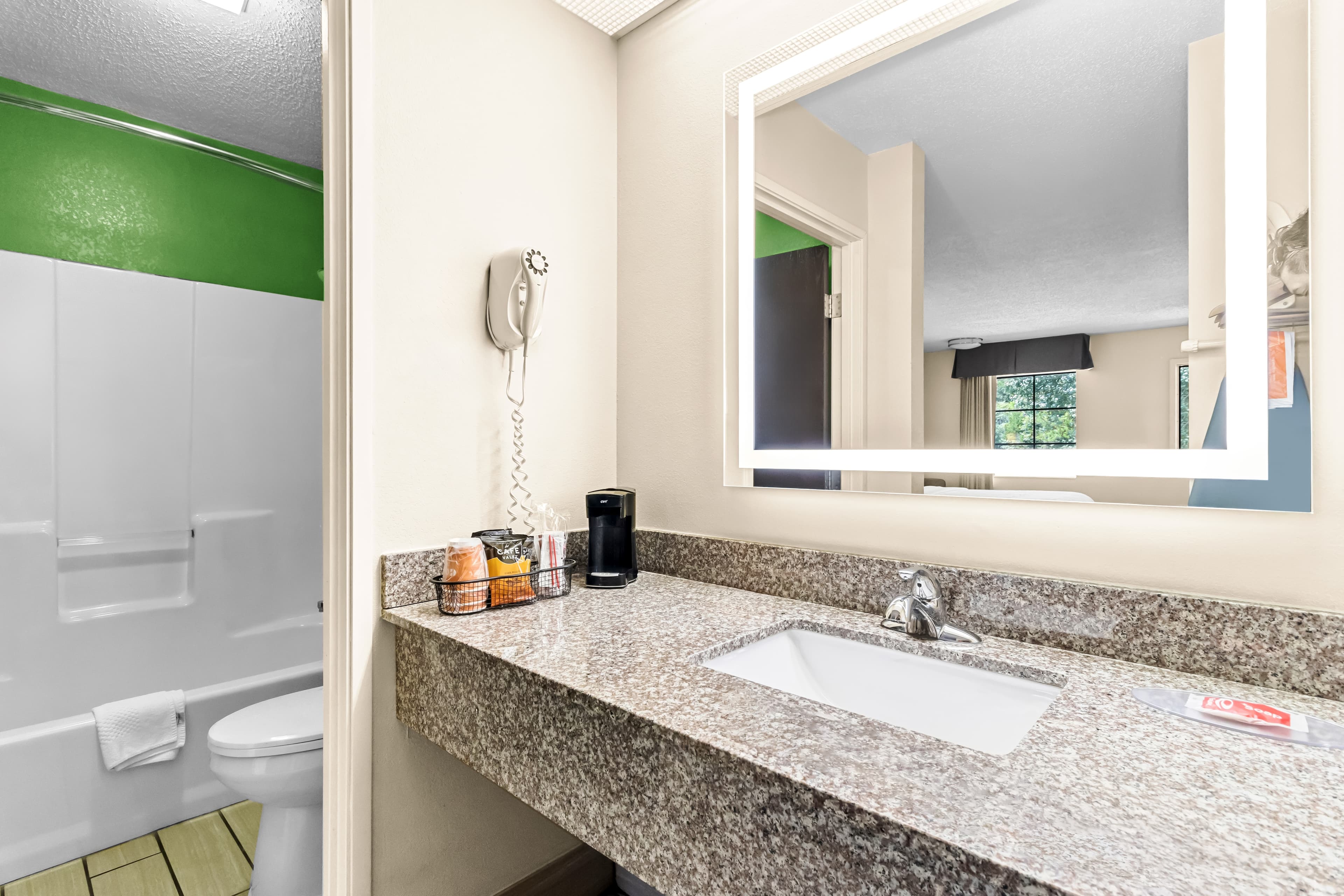 Econo Lodge Russellville — 25