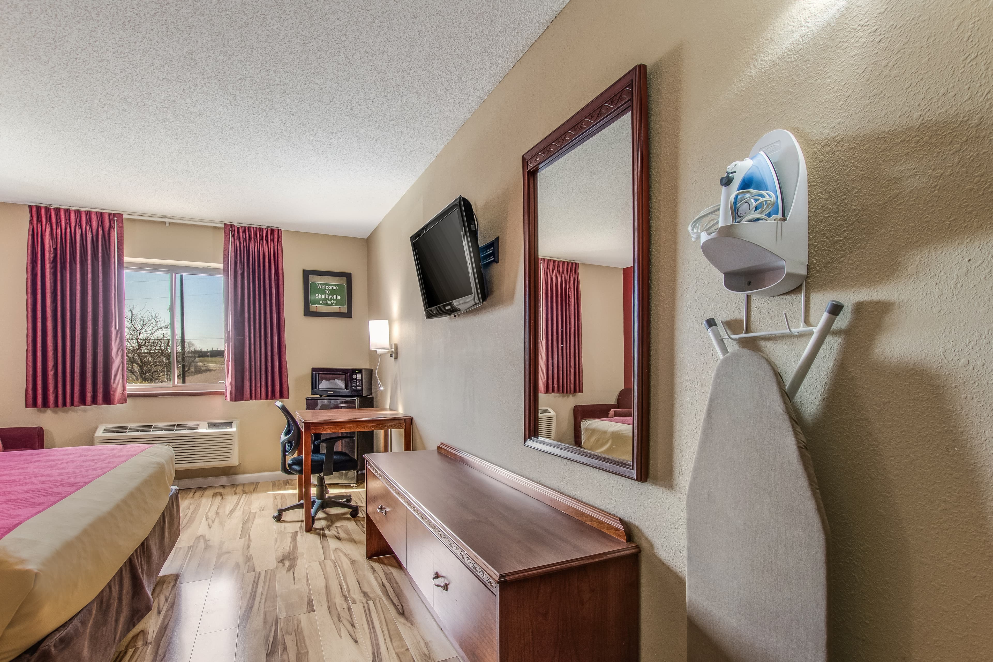 Econo Lodge Shelbyville - Image 3