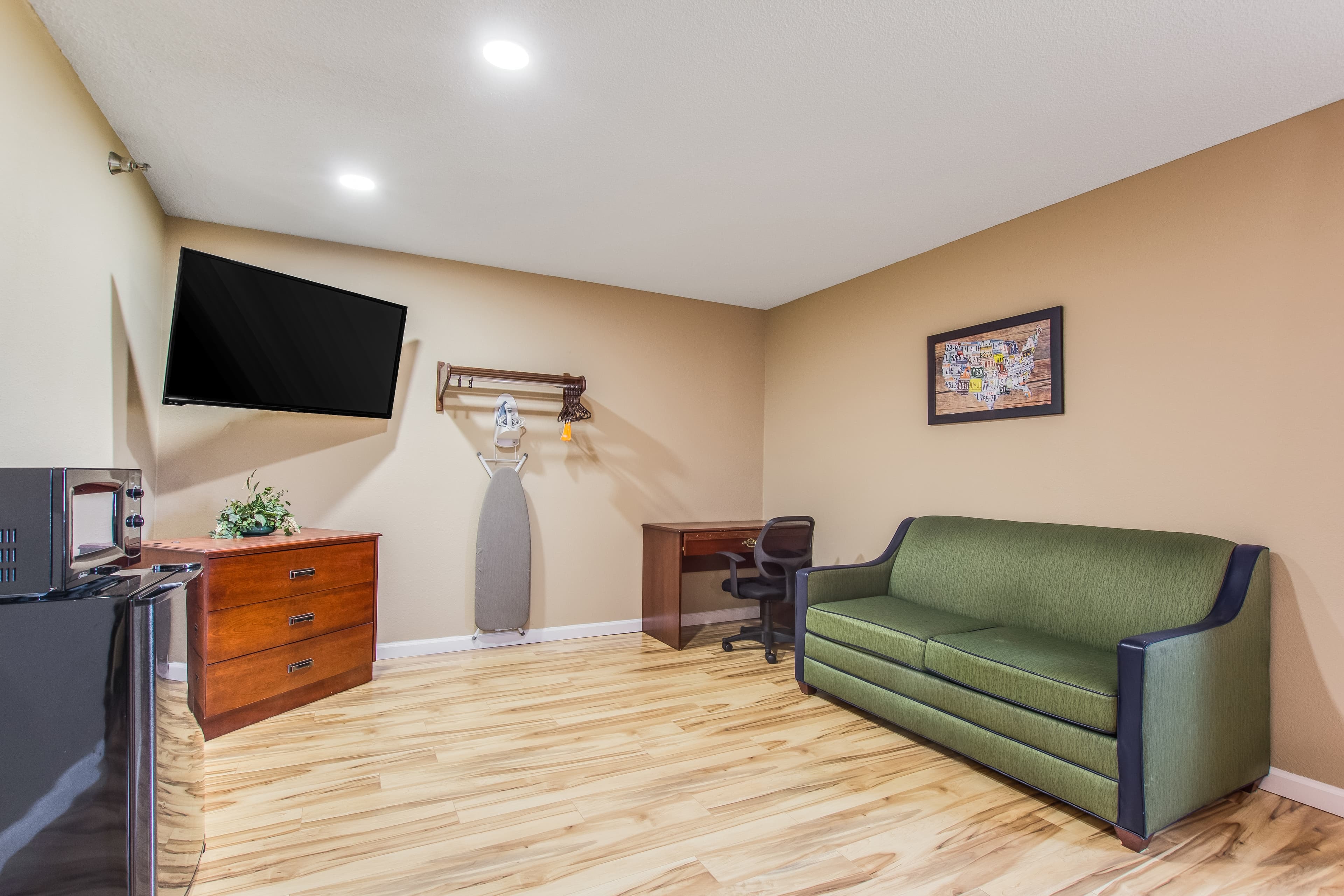 Econo Lodge Shelbyville — 6