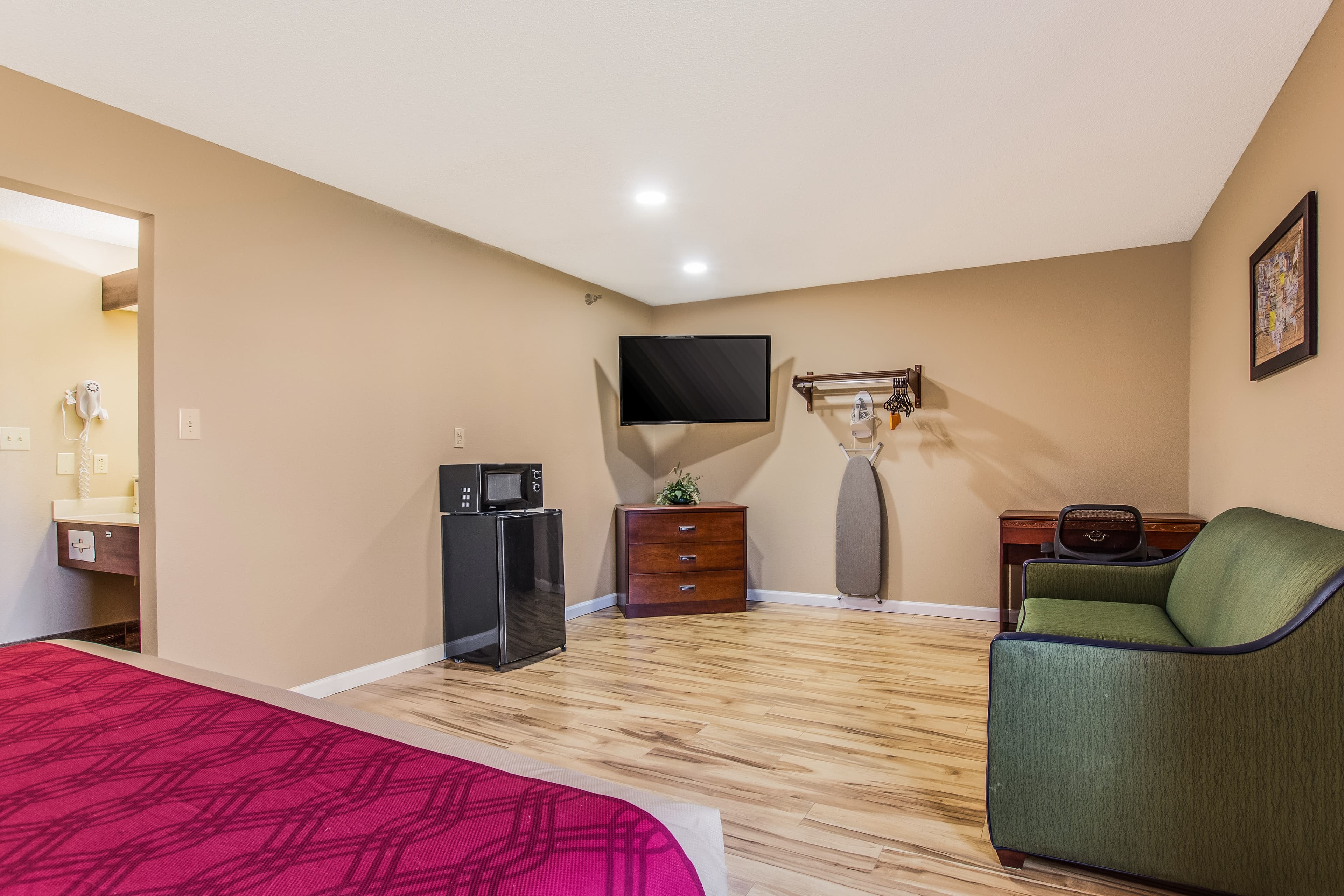 Econo Lodge Shelbyville — 7