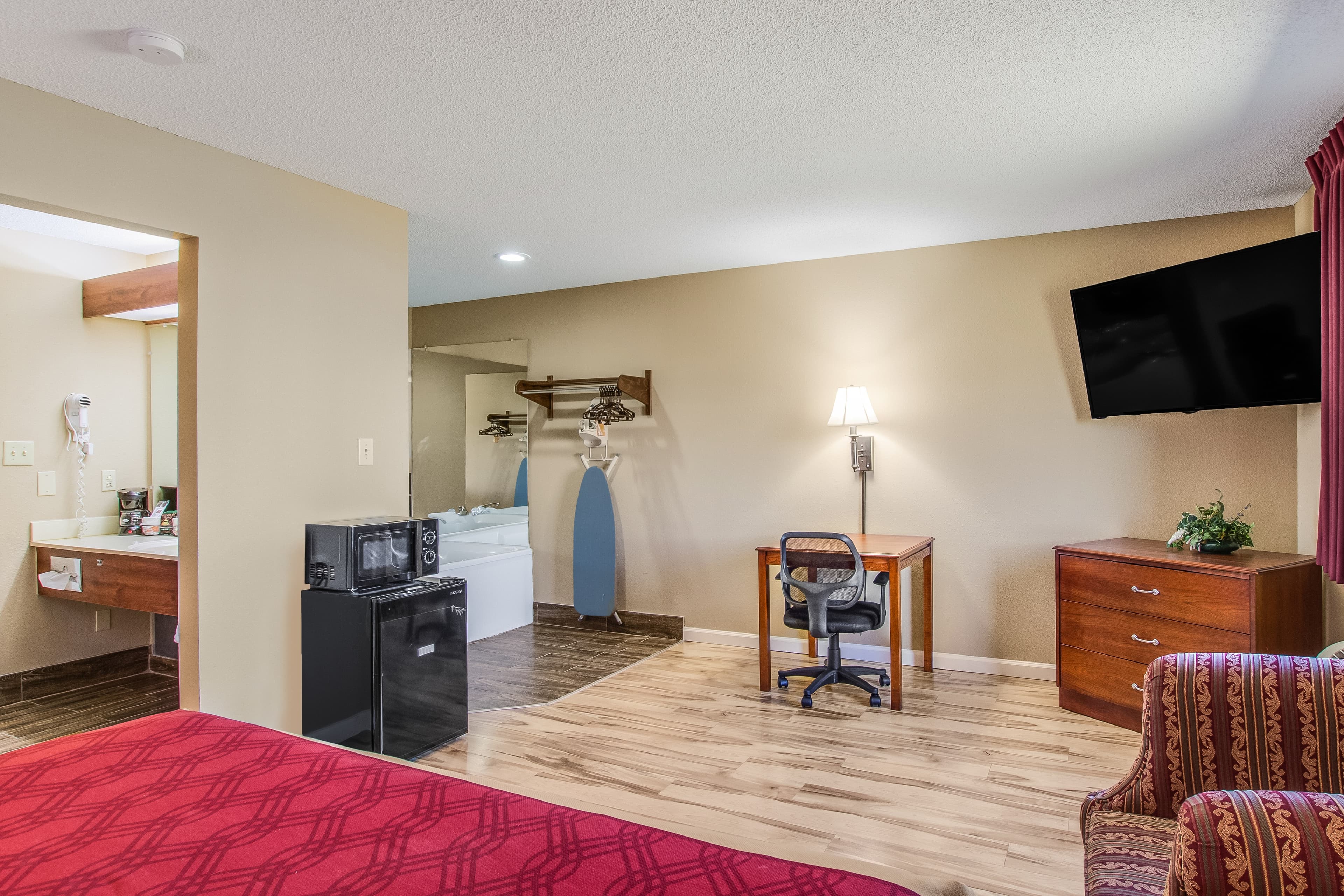 Econo Lodge Shelbyville — 8