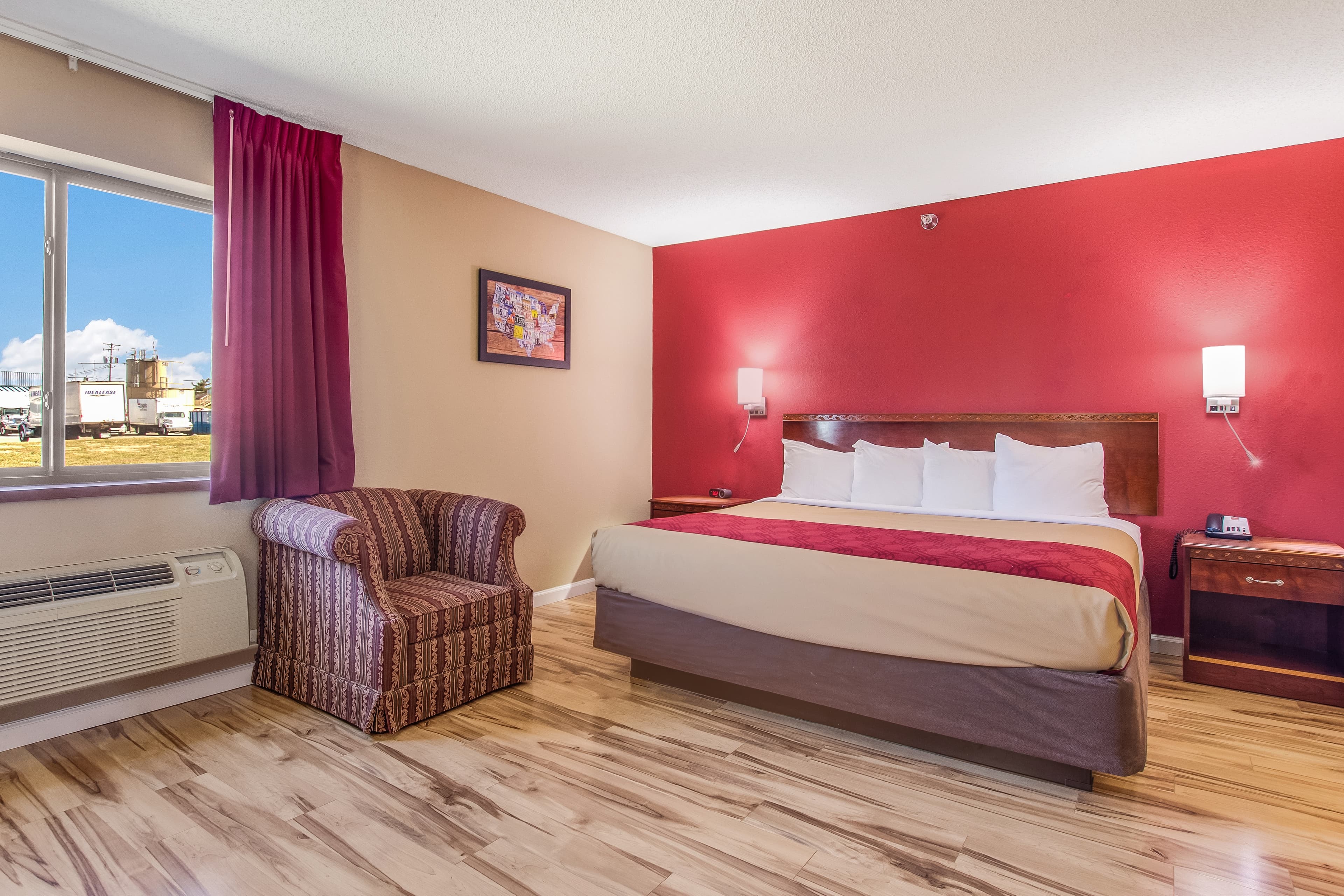 Econo Lodge Shelbyville — 9