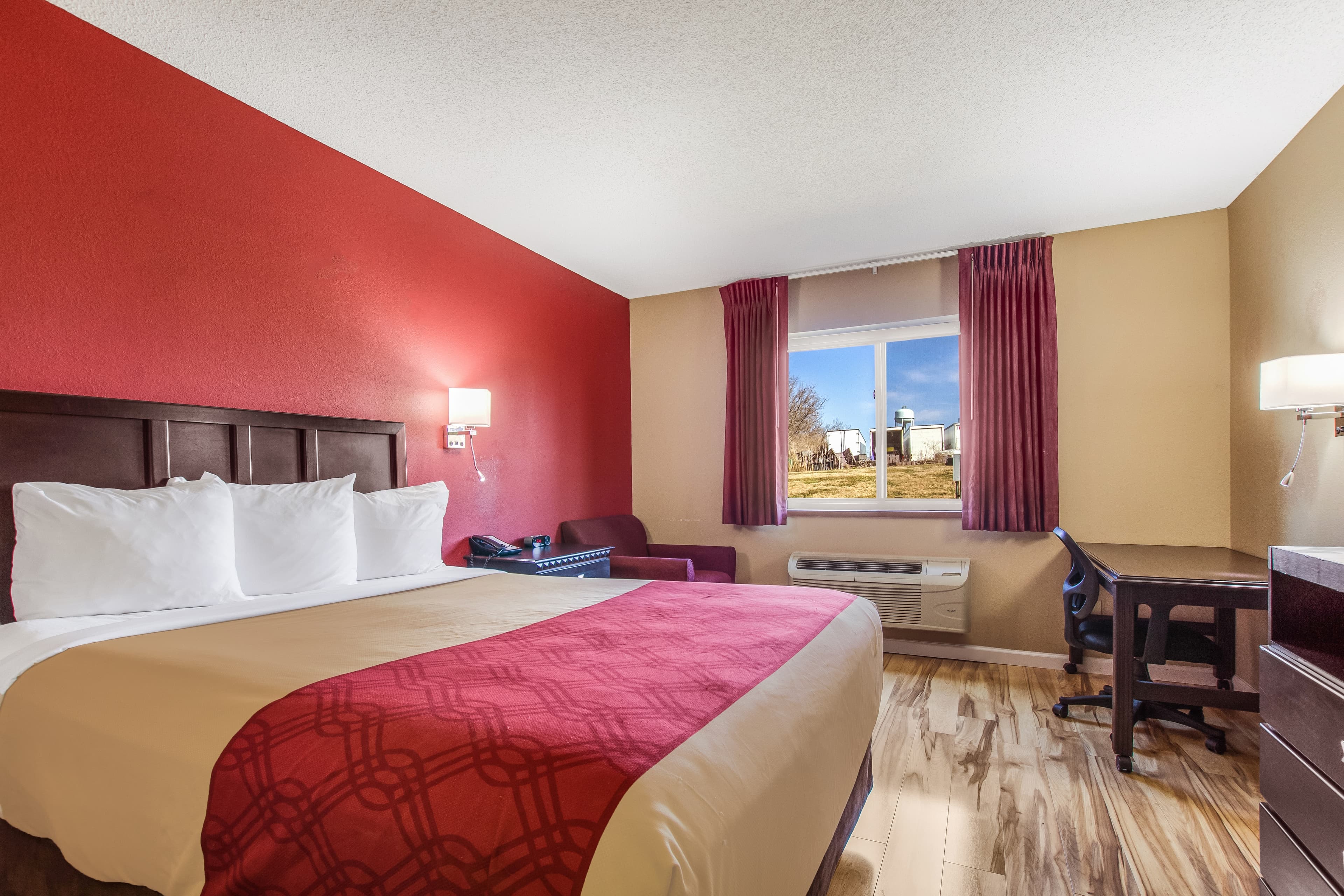 Econo Lodge Shelbyville — 12