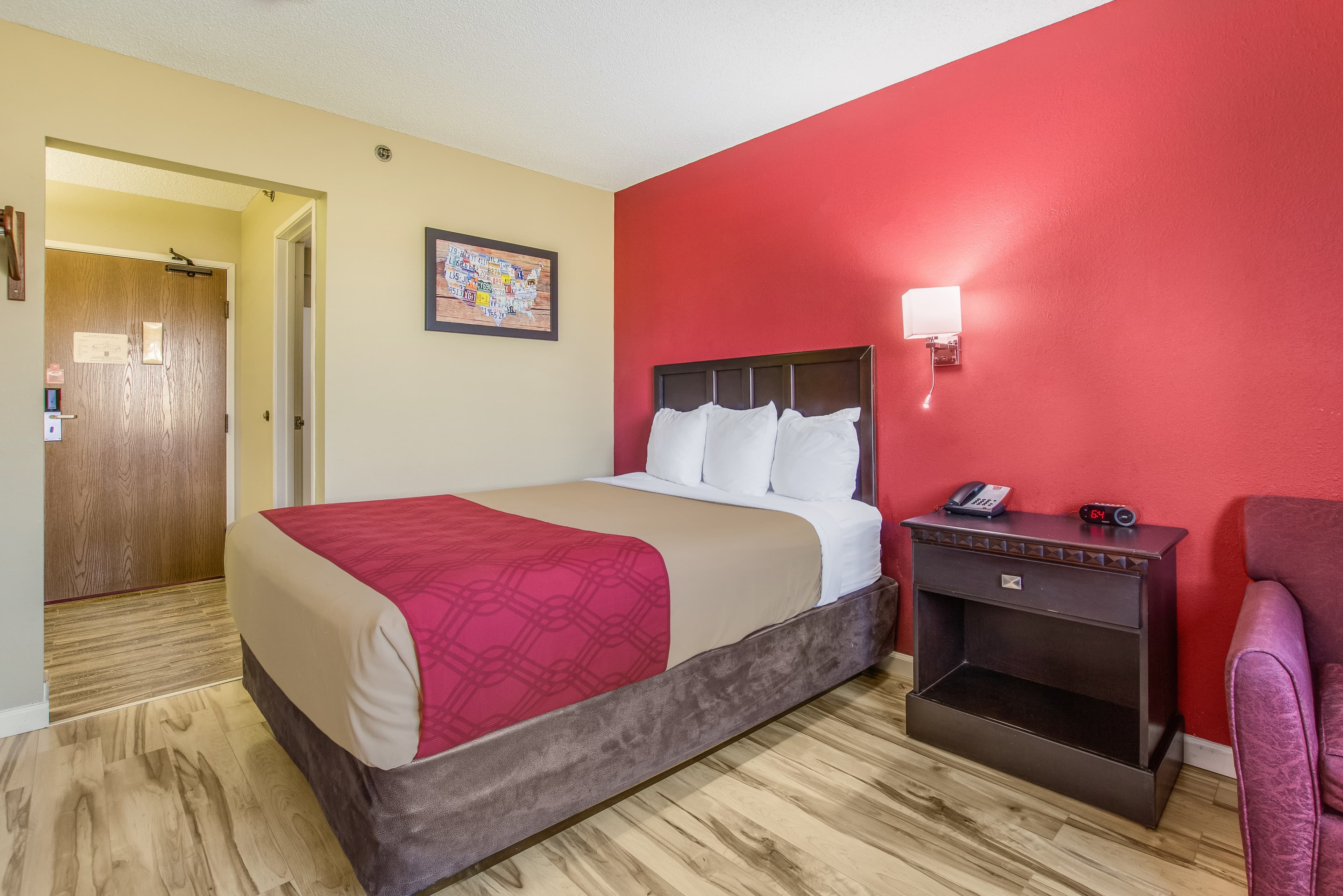 Econo Lodge Shelbyville - Image 1