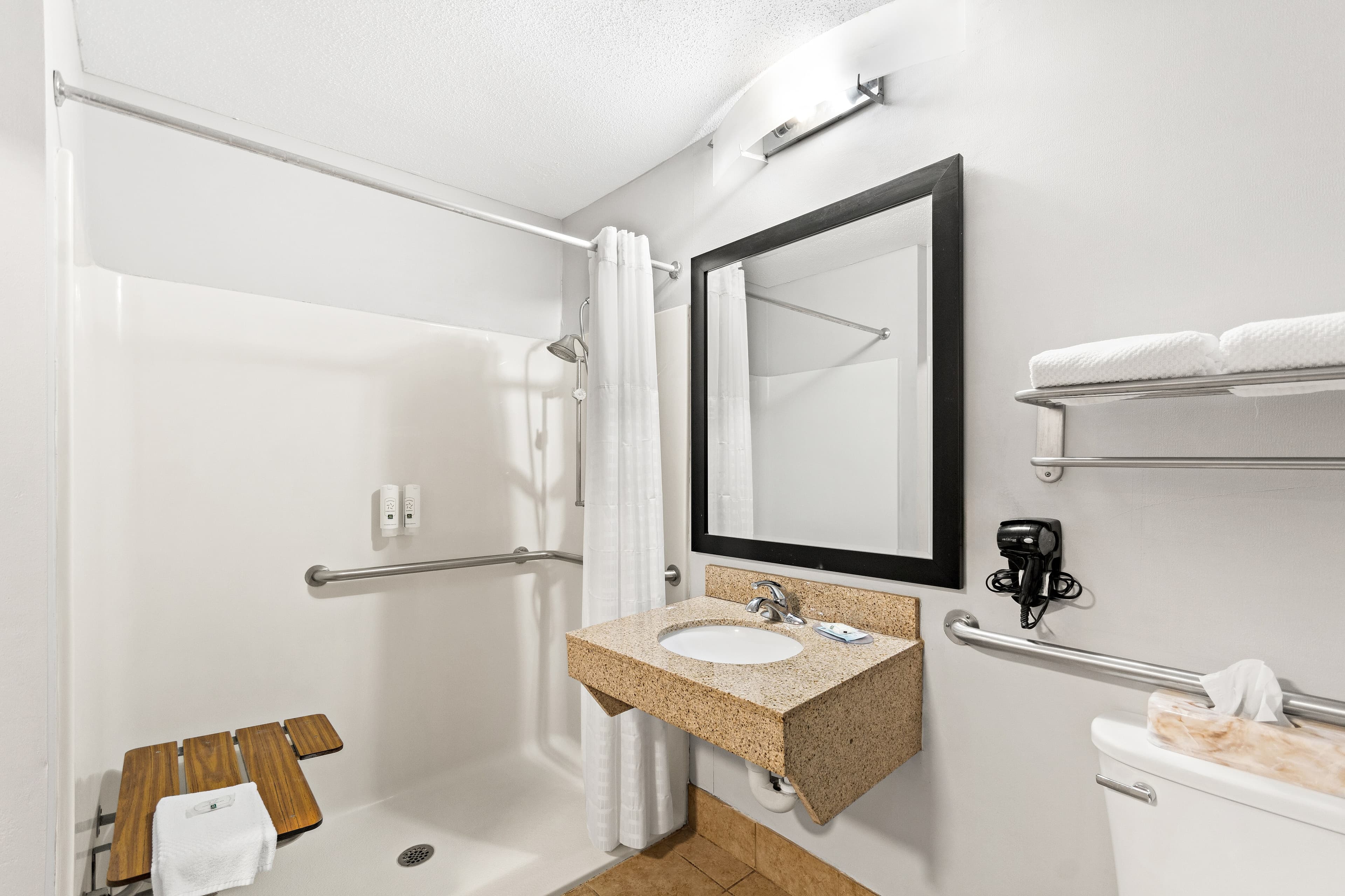 Quality Inn Dry Ridge - Image 5