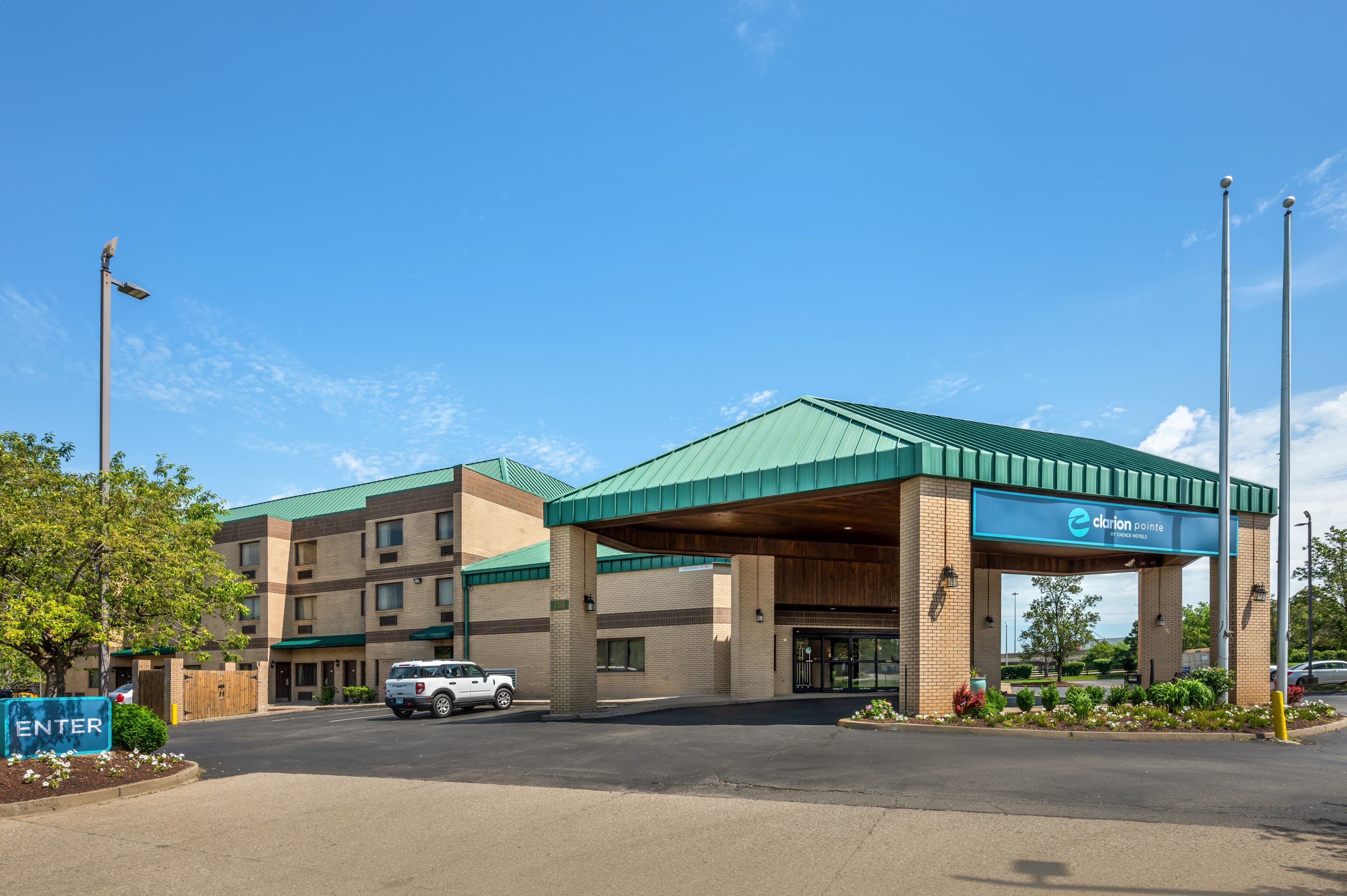 Clarion Pointe Louisville East - Image 1