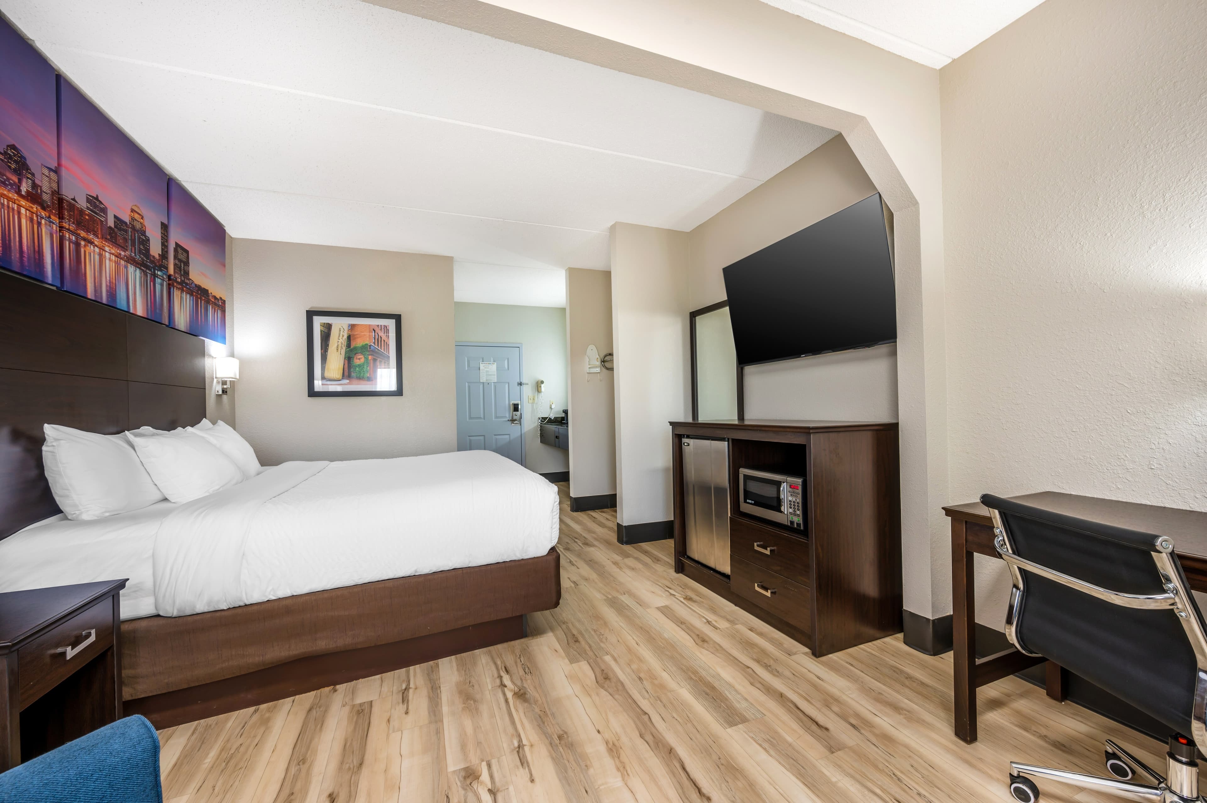 Clarion Pointe Louisville East — 6
