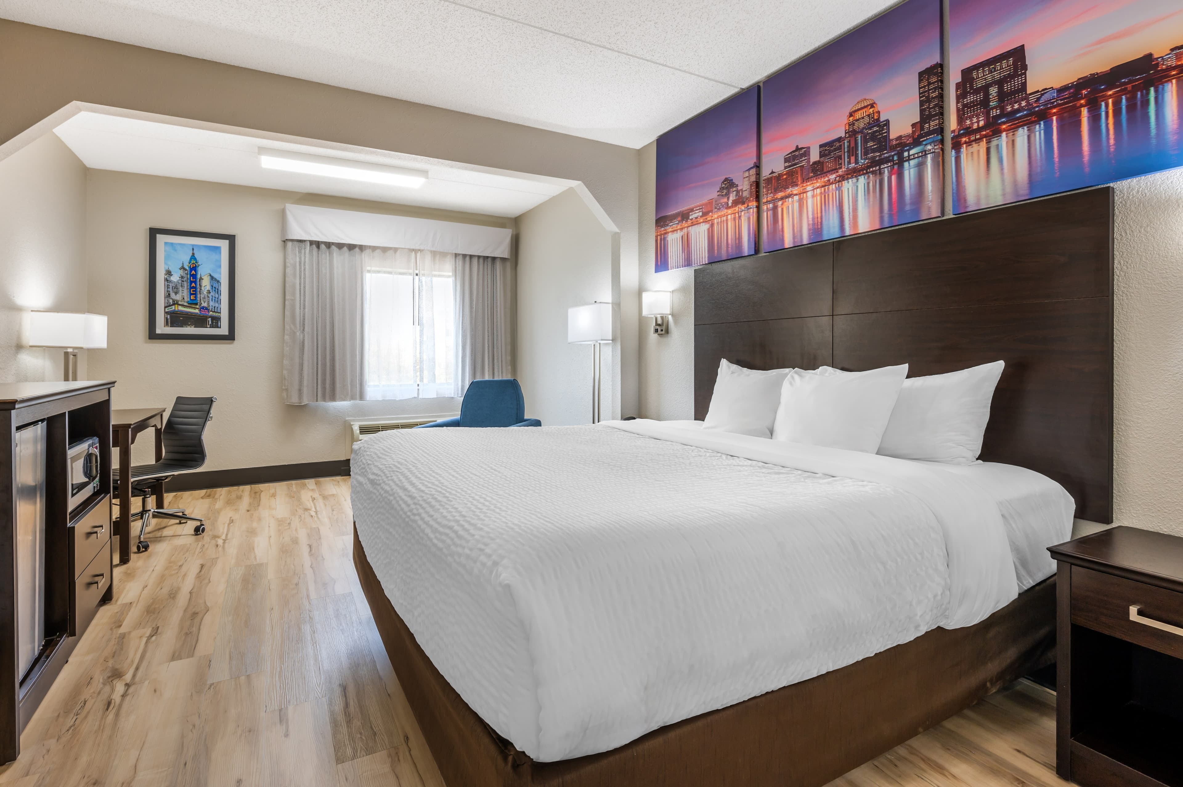 Clarion Pointe Louisville East — 7