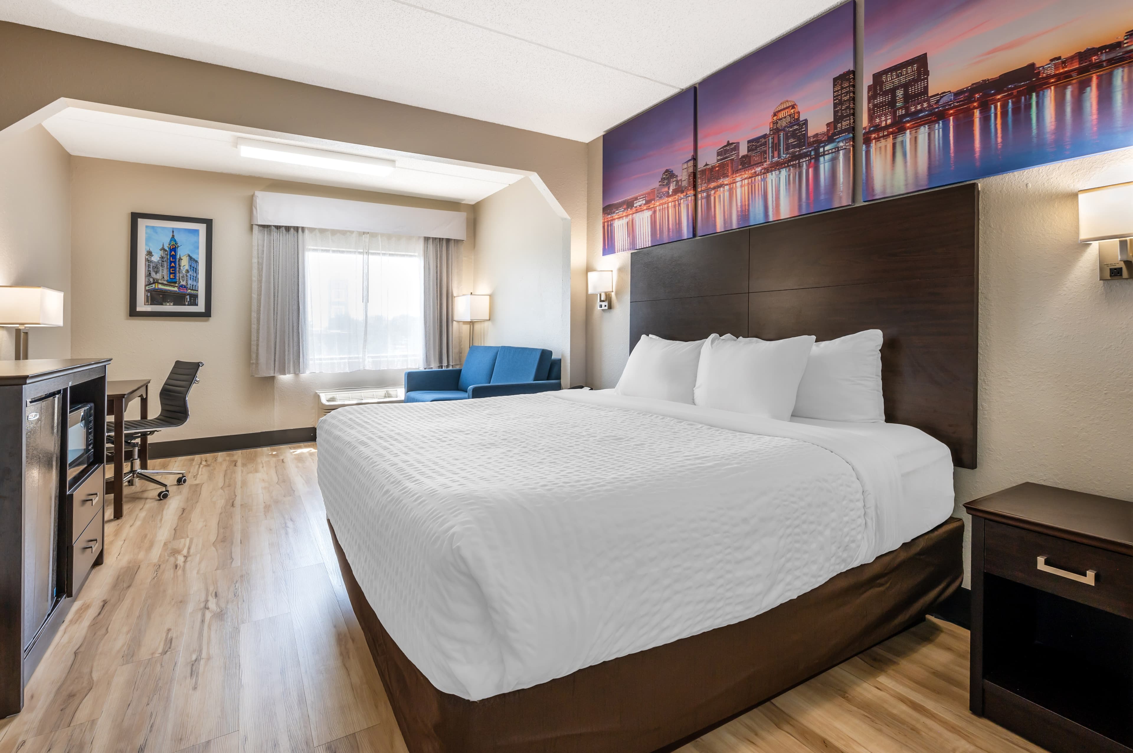 Clarion Pointe Louisville East — 10