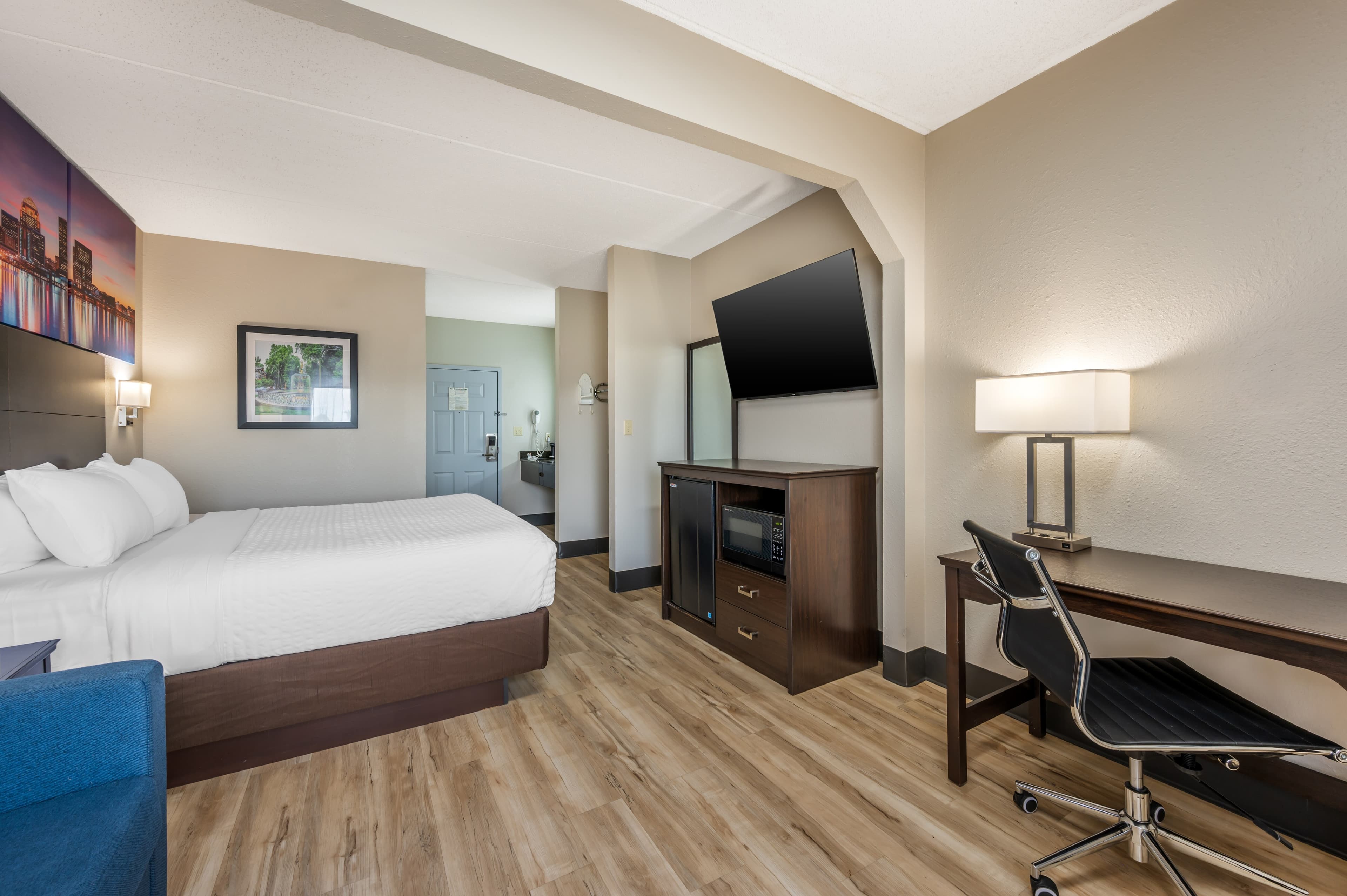 Clarion Pointe Louisville East — 11