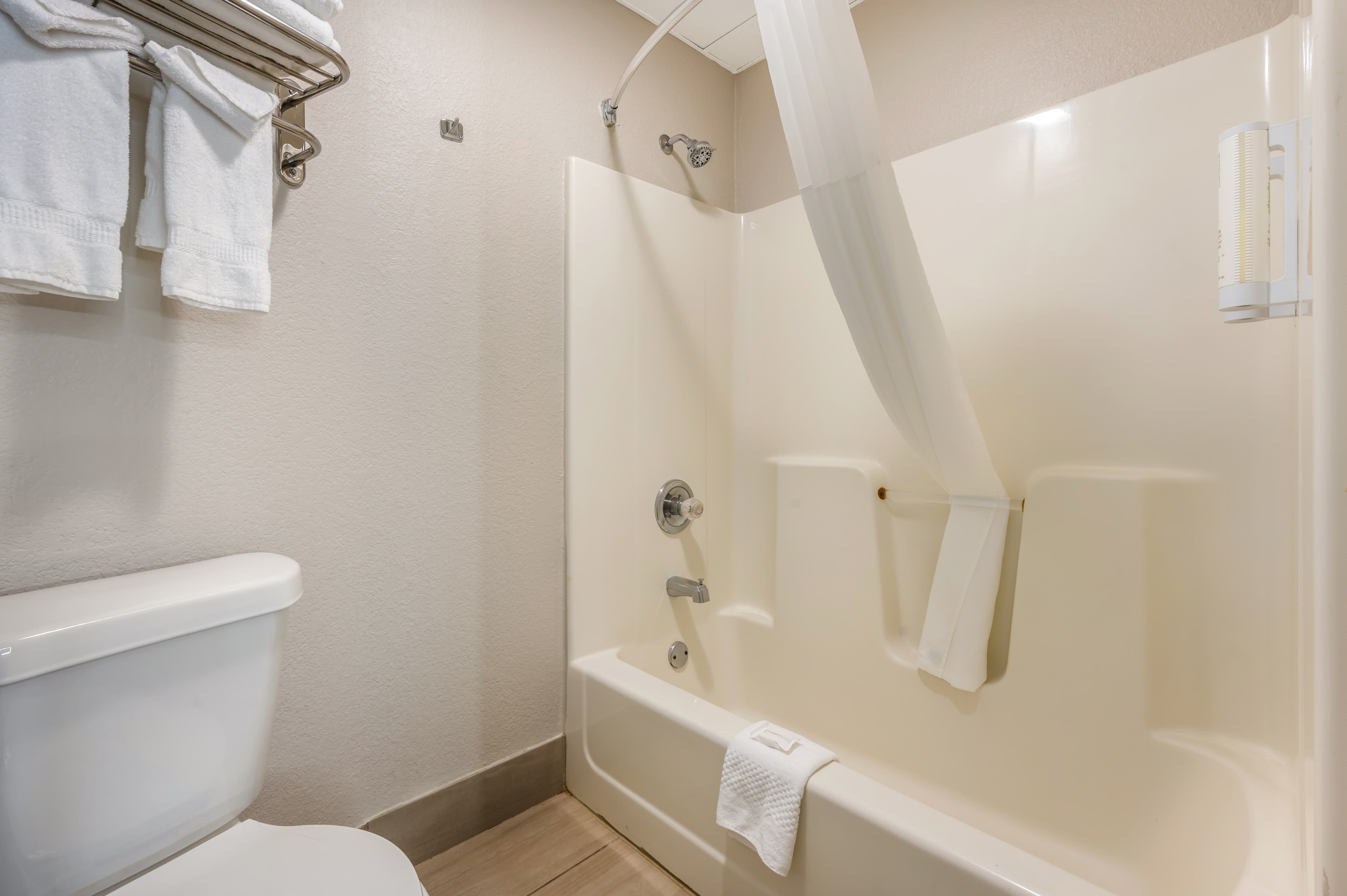 Clarion Pointe Louisville East — 13