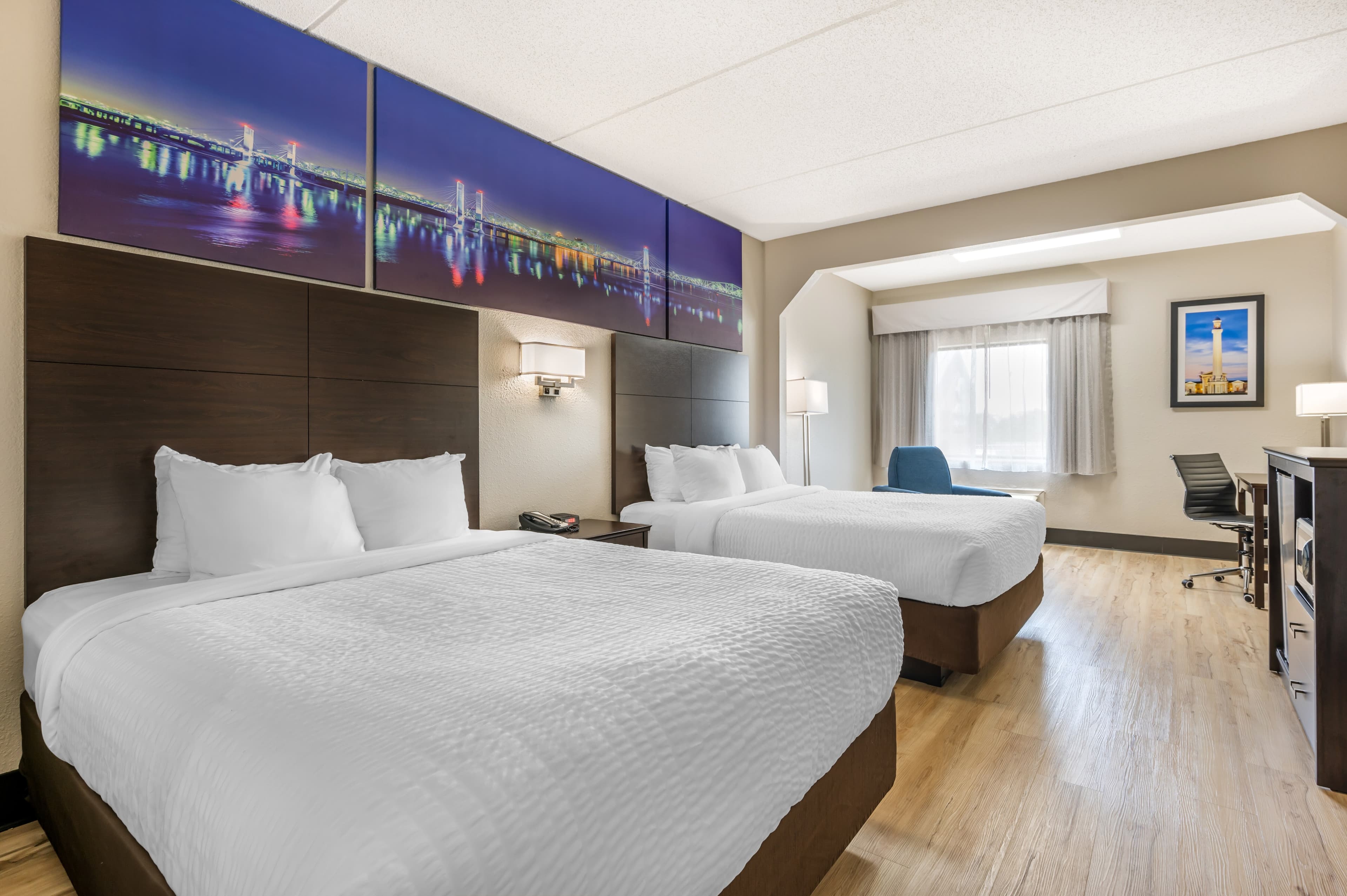 Clarion Pointe Louisville East — 15