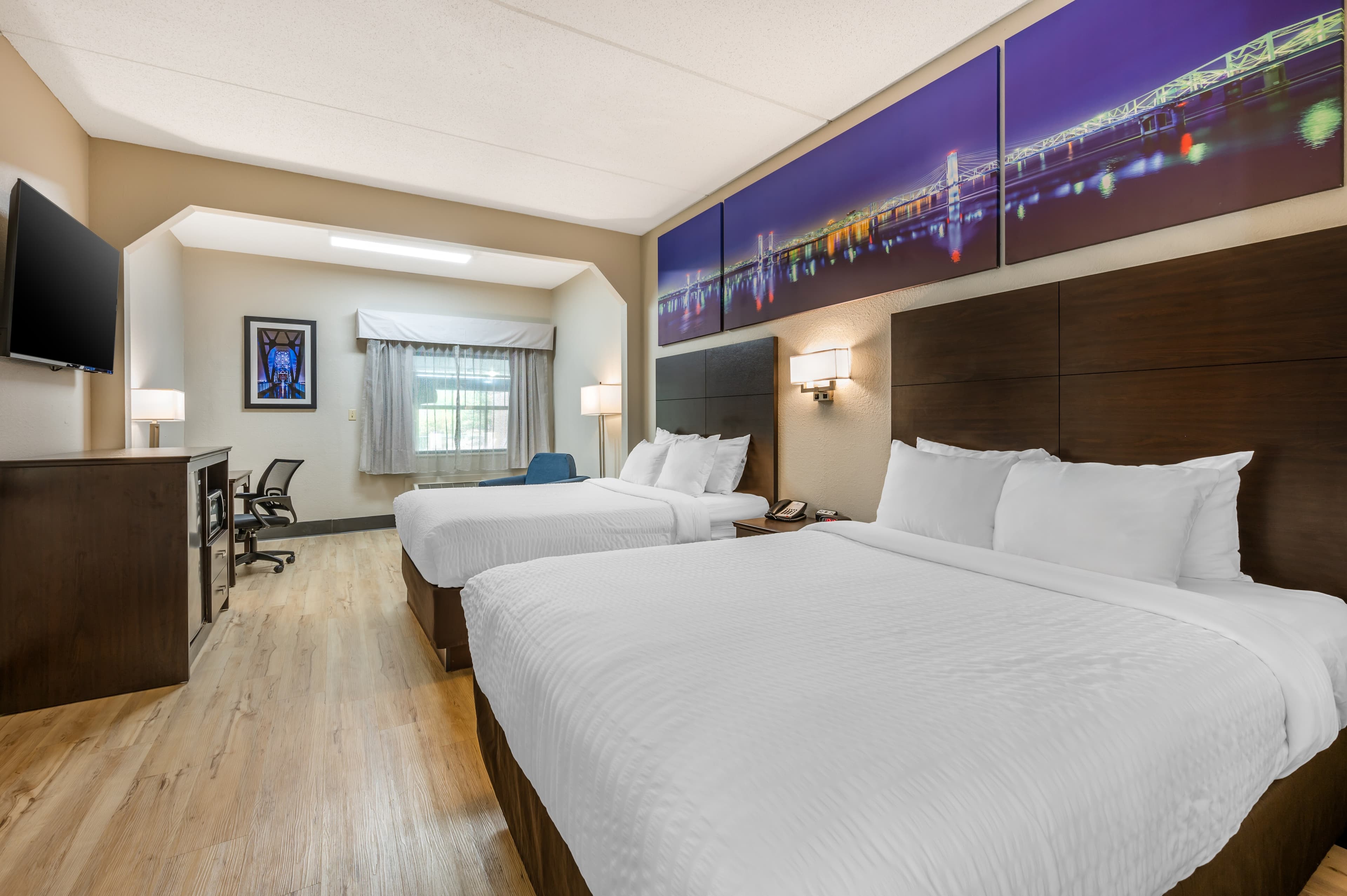 Clarion Pointe Louisville East — 18