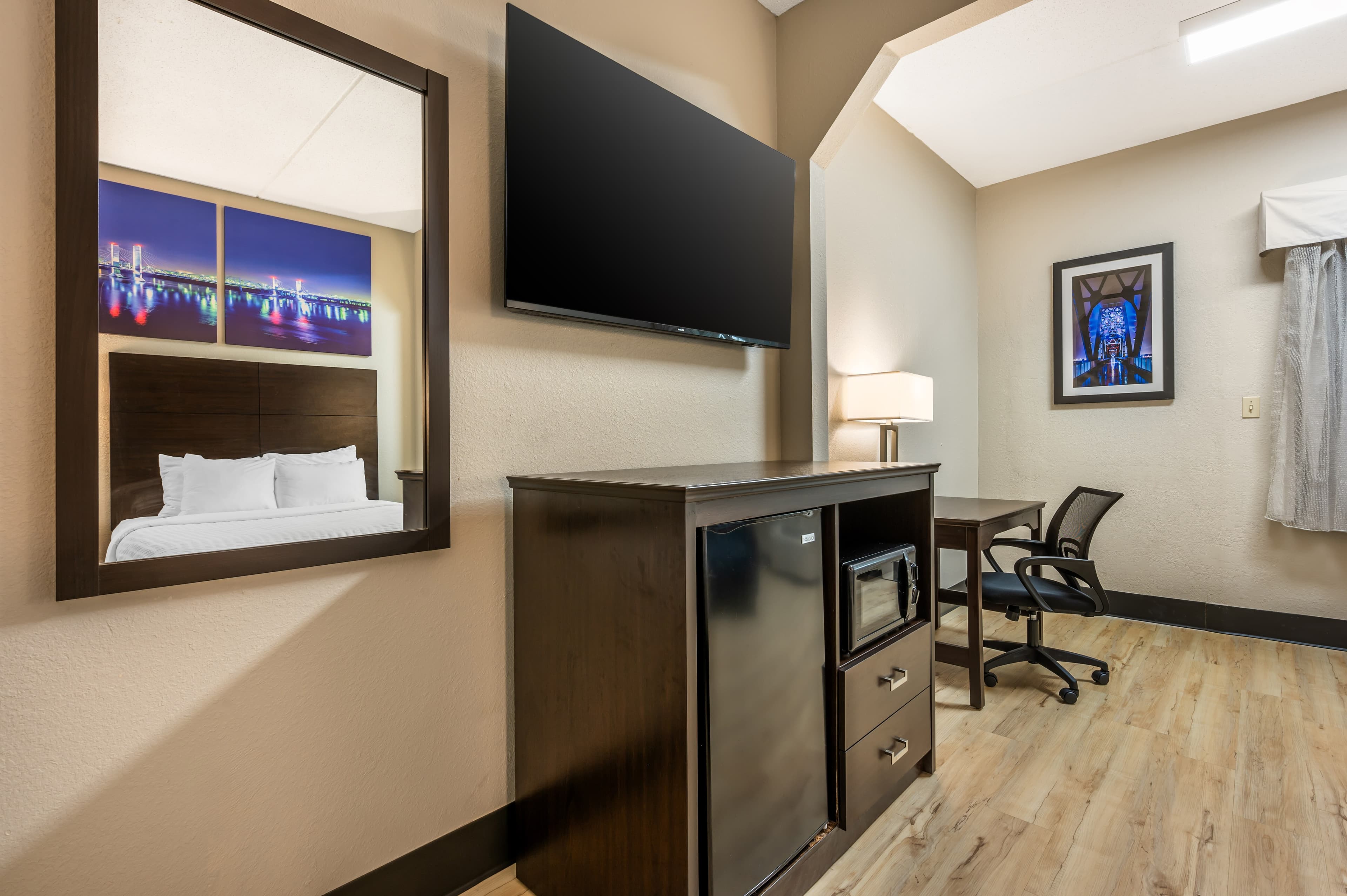 Clarion Pointe Louisville East — 20