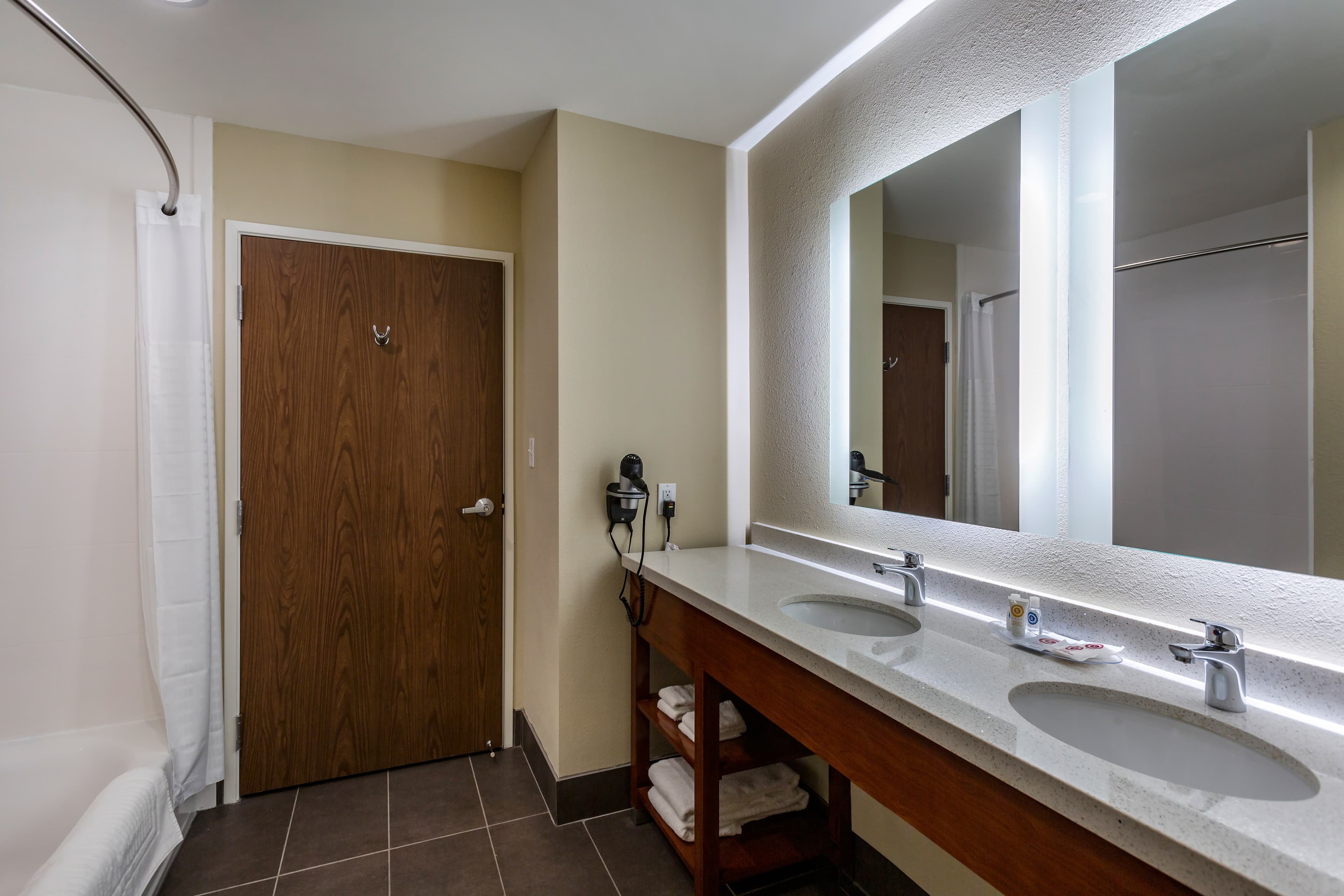 Comfort Suites Bowling Green Southeast — 43