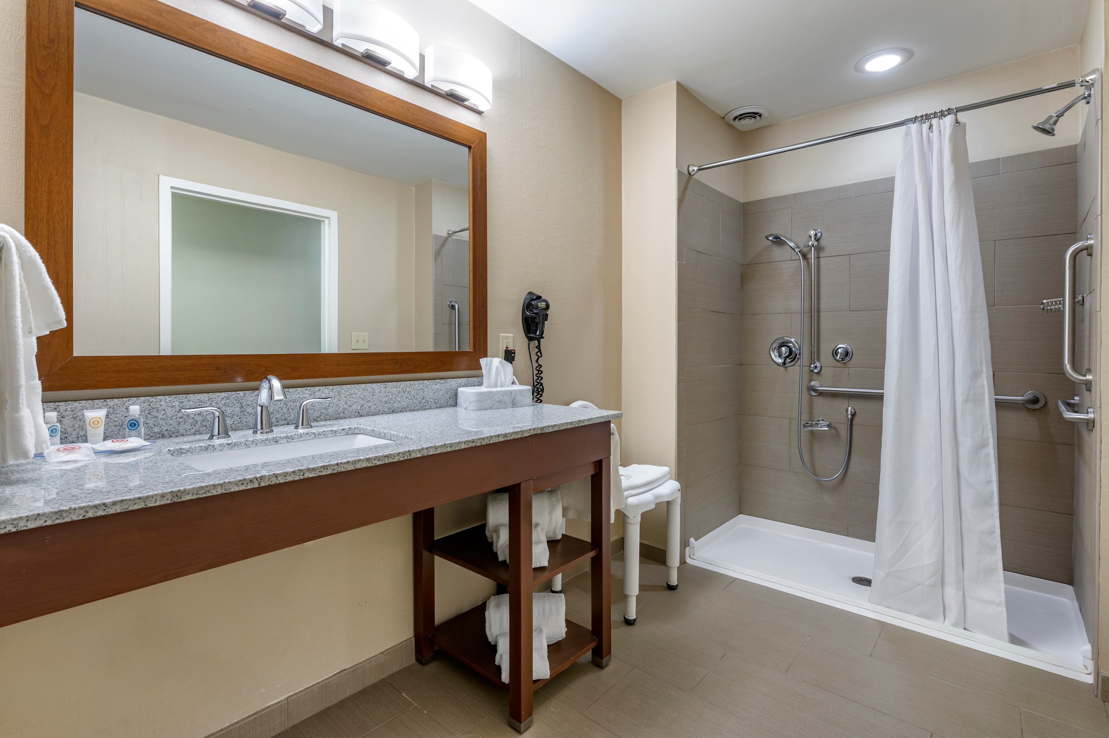 Comfort Inn & Suites Northern Kentucky — 9