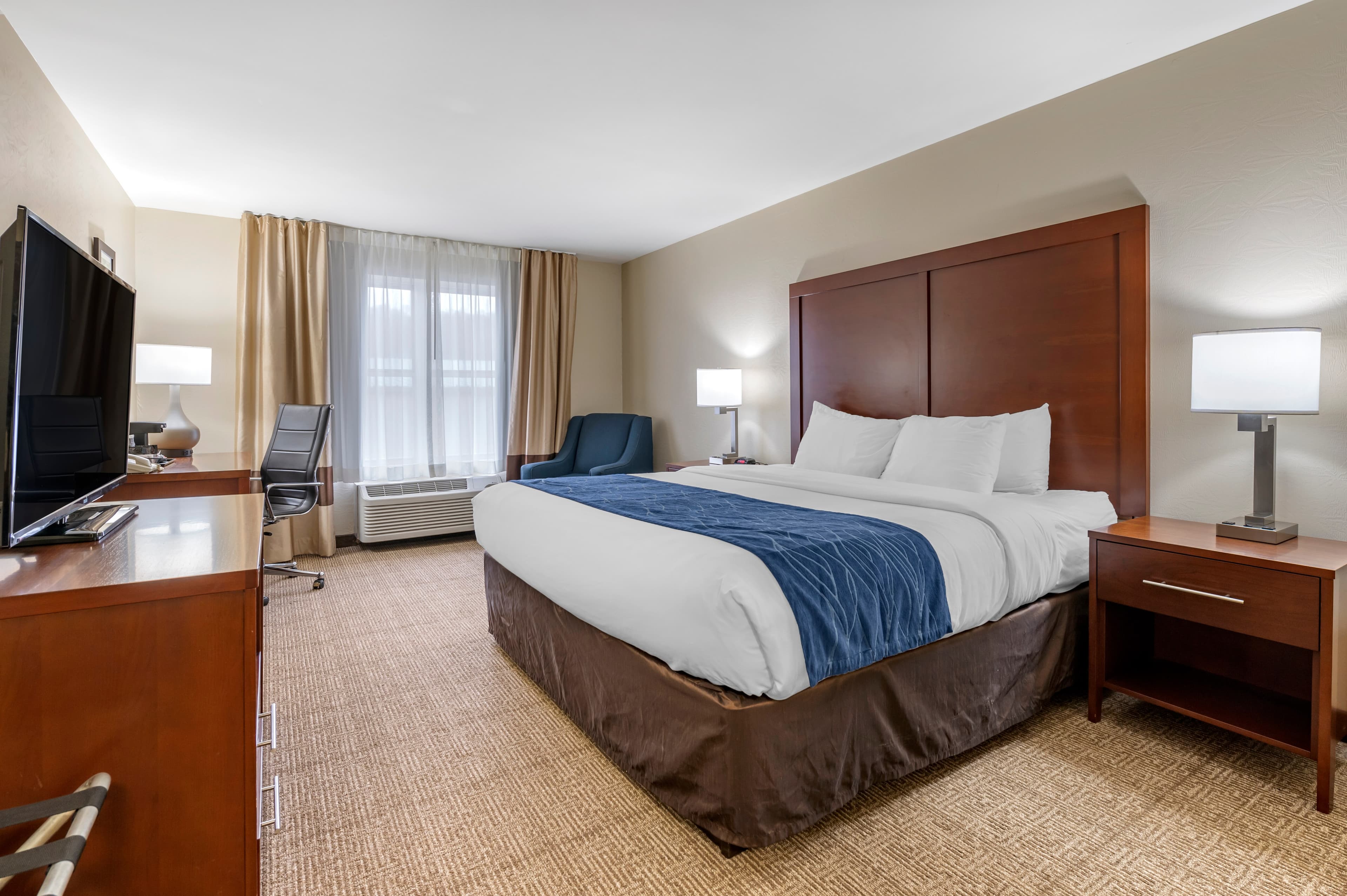 Comfort Inn & Suites Northern Kentucky - Image 2