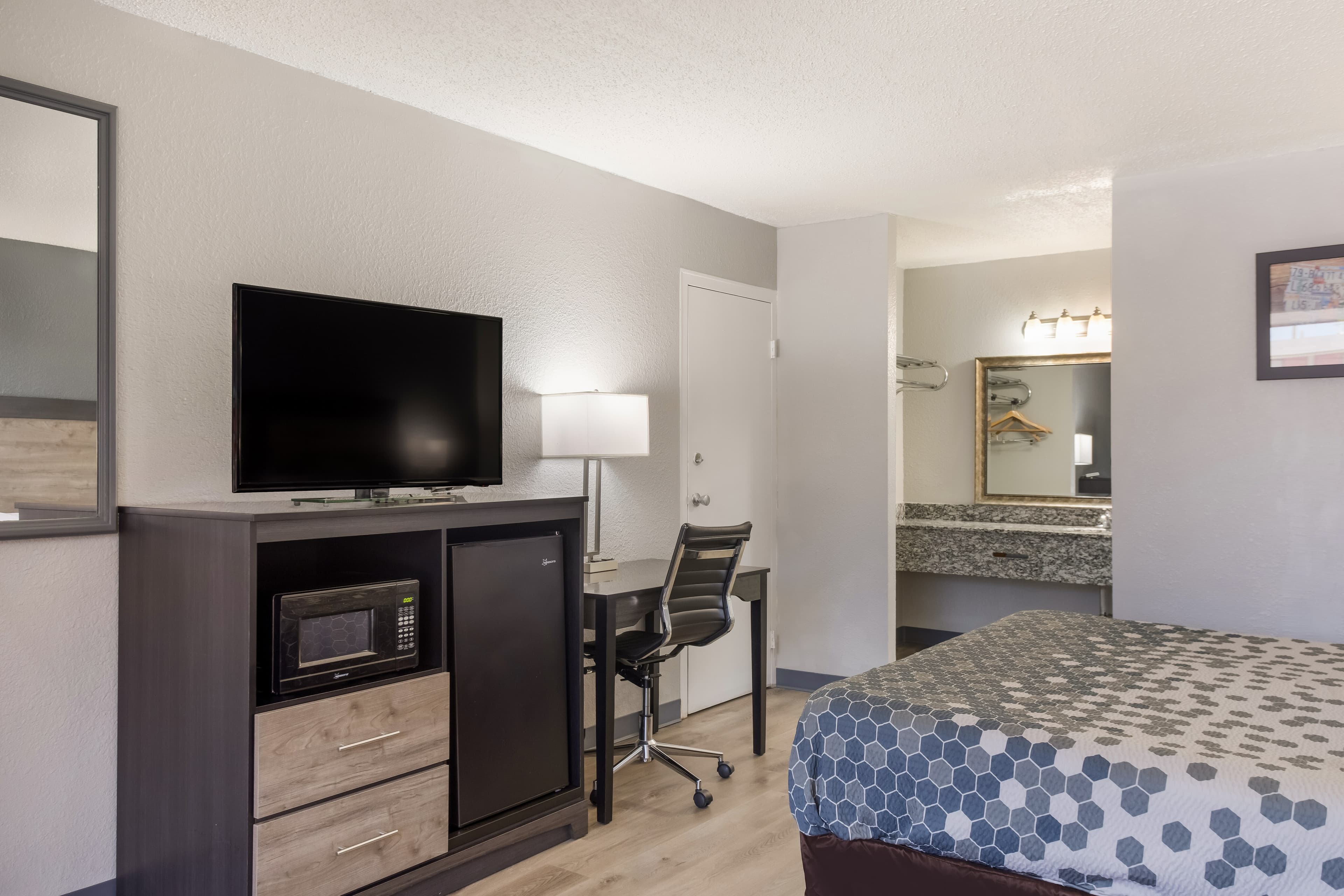 Econo Lodge Cave City — 8