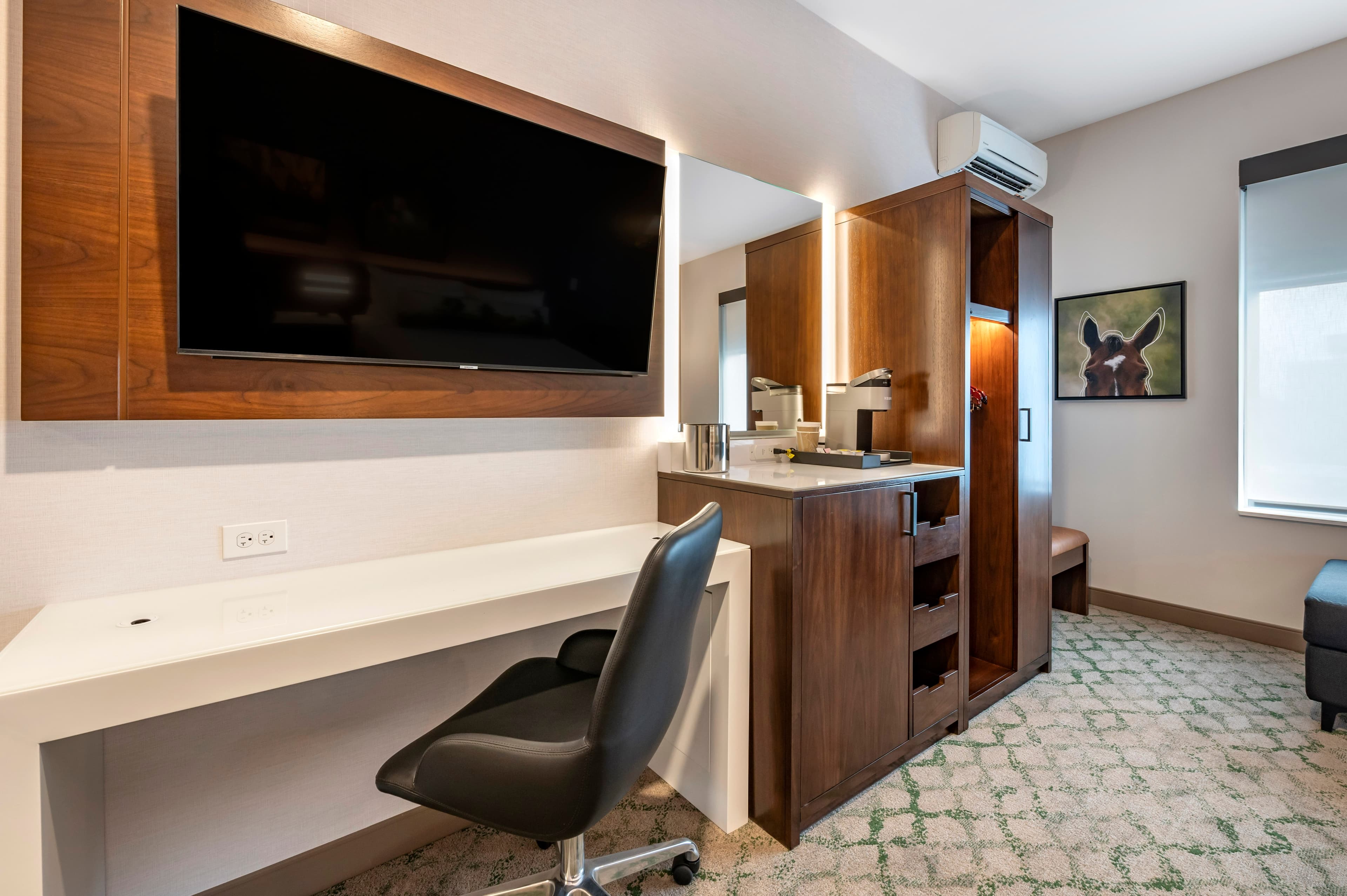 Cambria Hotel Louisville Downtown-Whiskey Row — 7