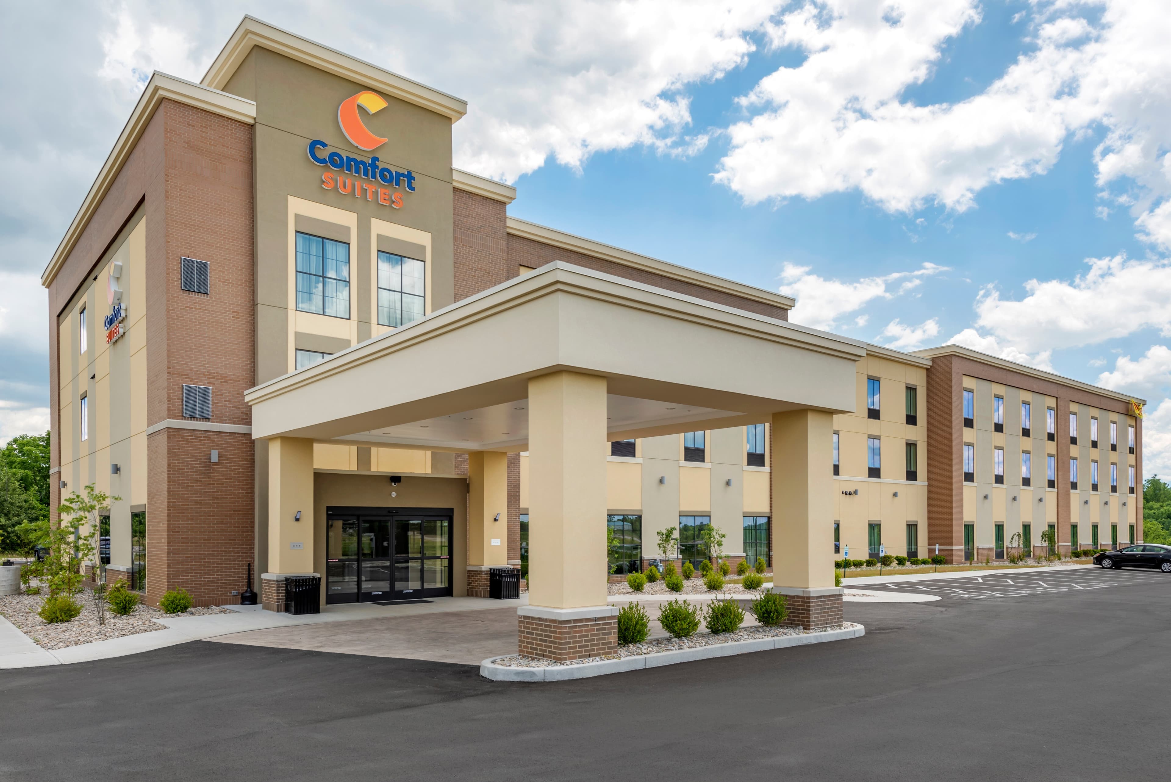 Comfort Suites Dry Ridge - Image 1