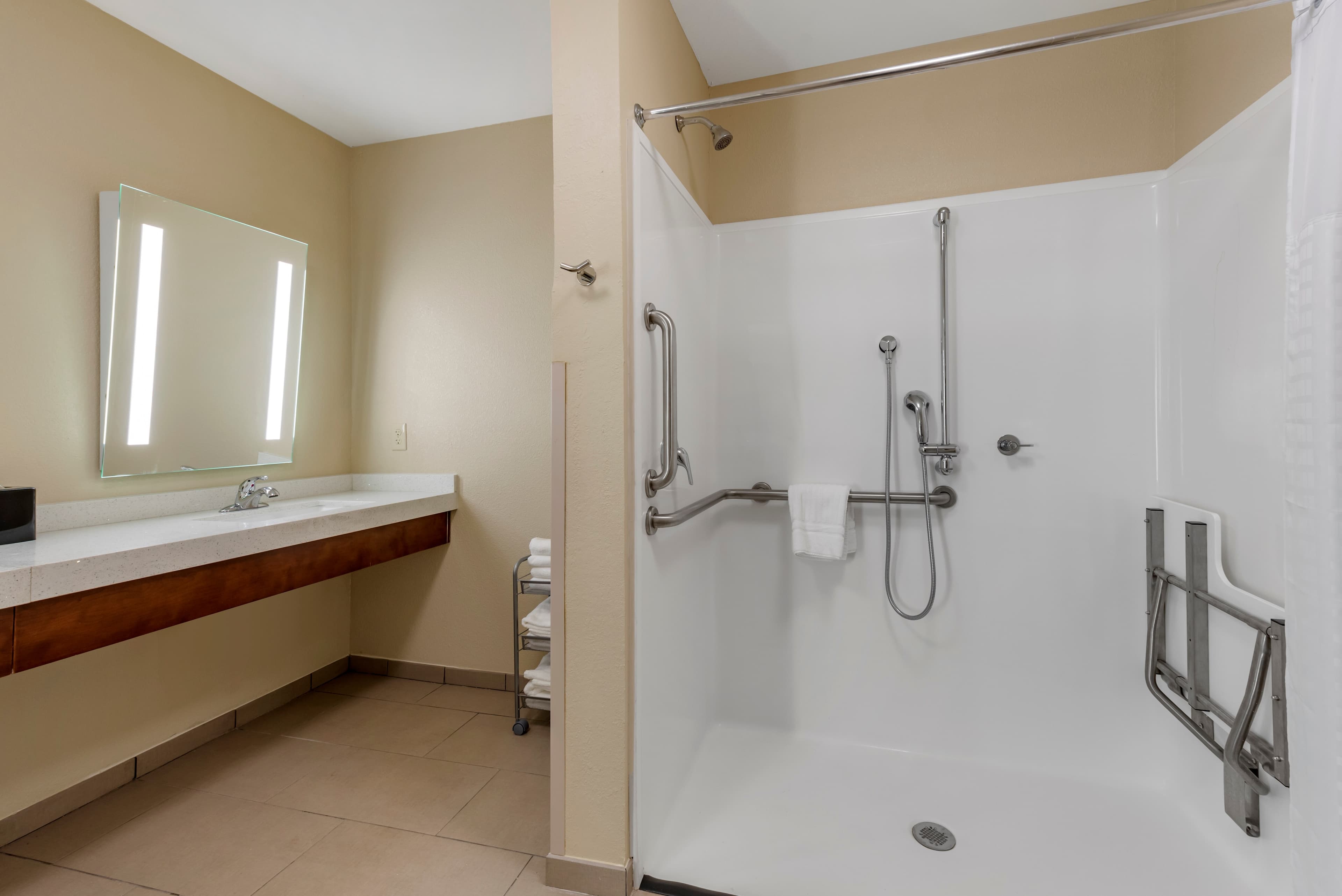 Comfort Suites Dry Ridge - Image 2