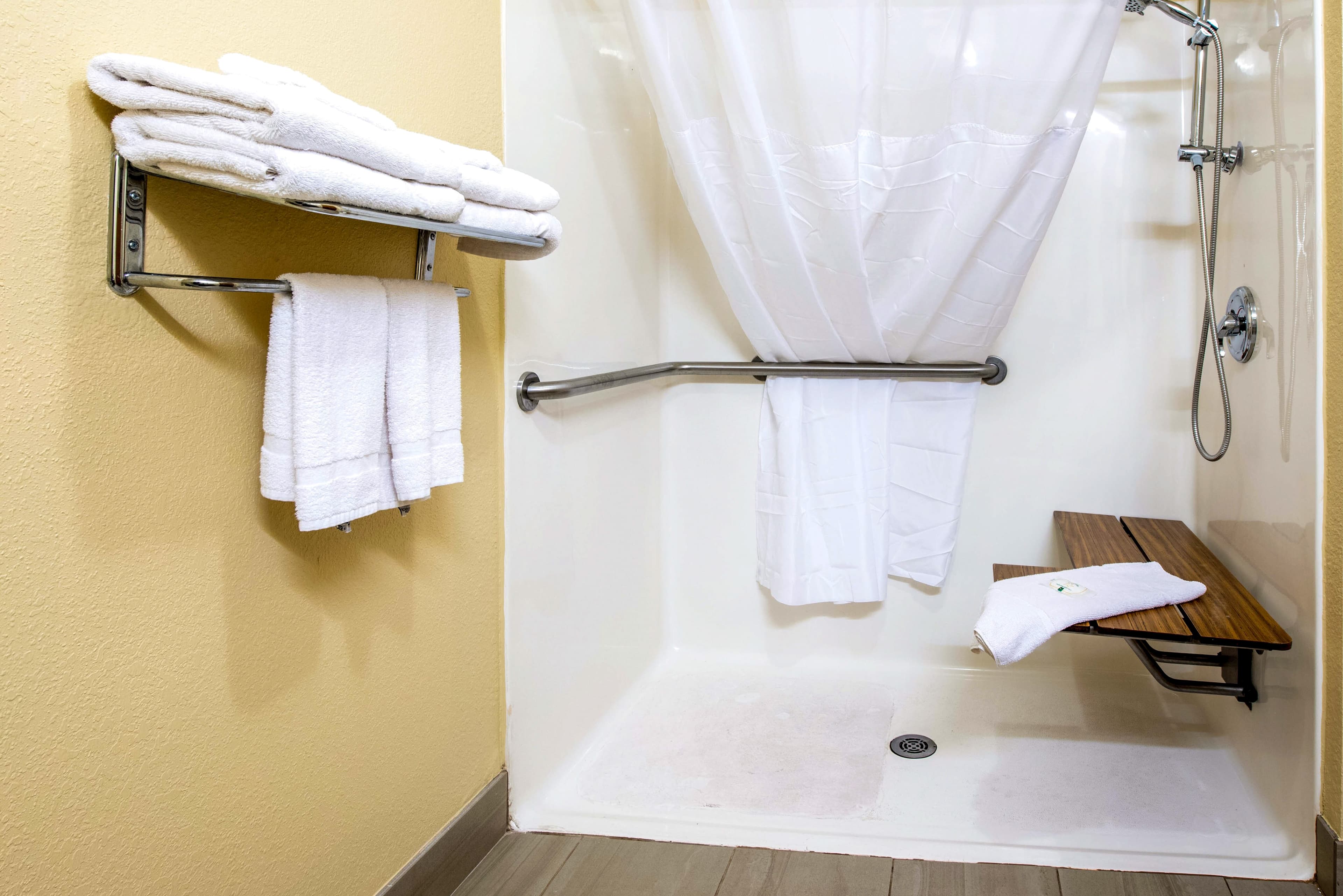 Quality Inn & Suites Brandenburg - Fort Knox — 4