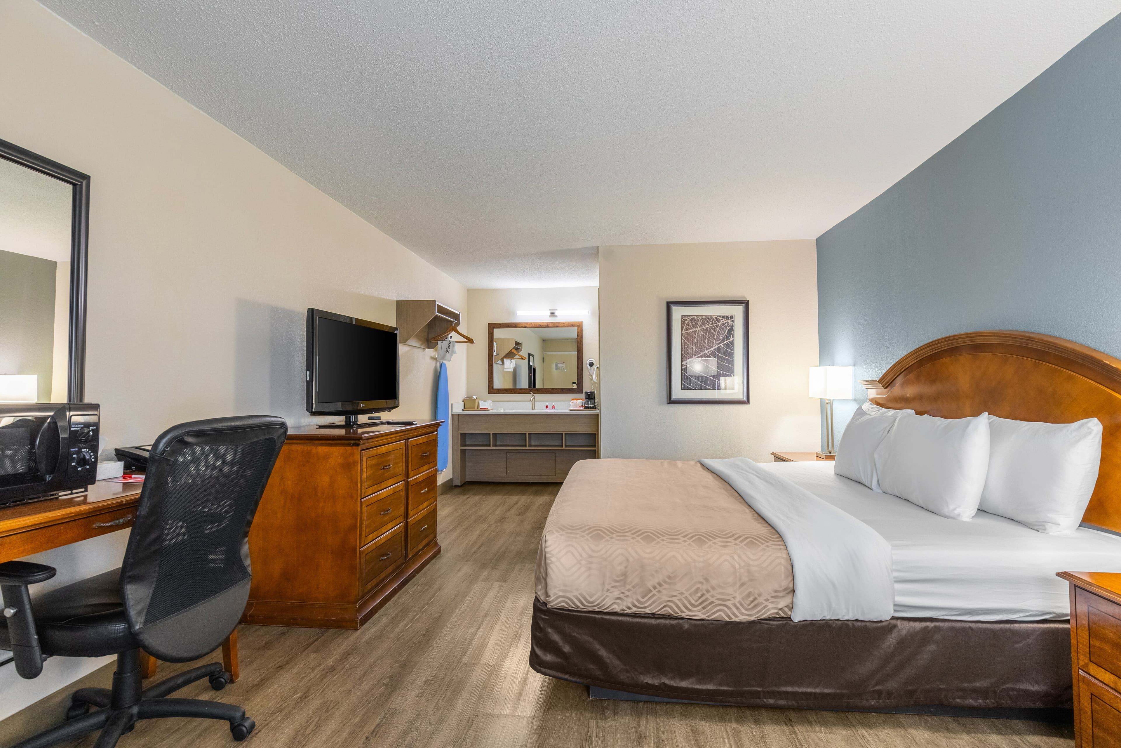 Econo Lodge Middlesboro — 12