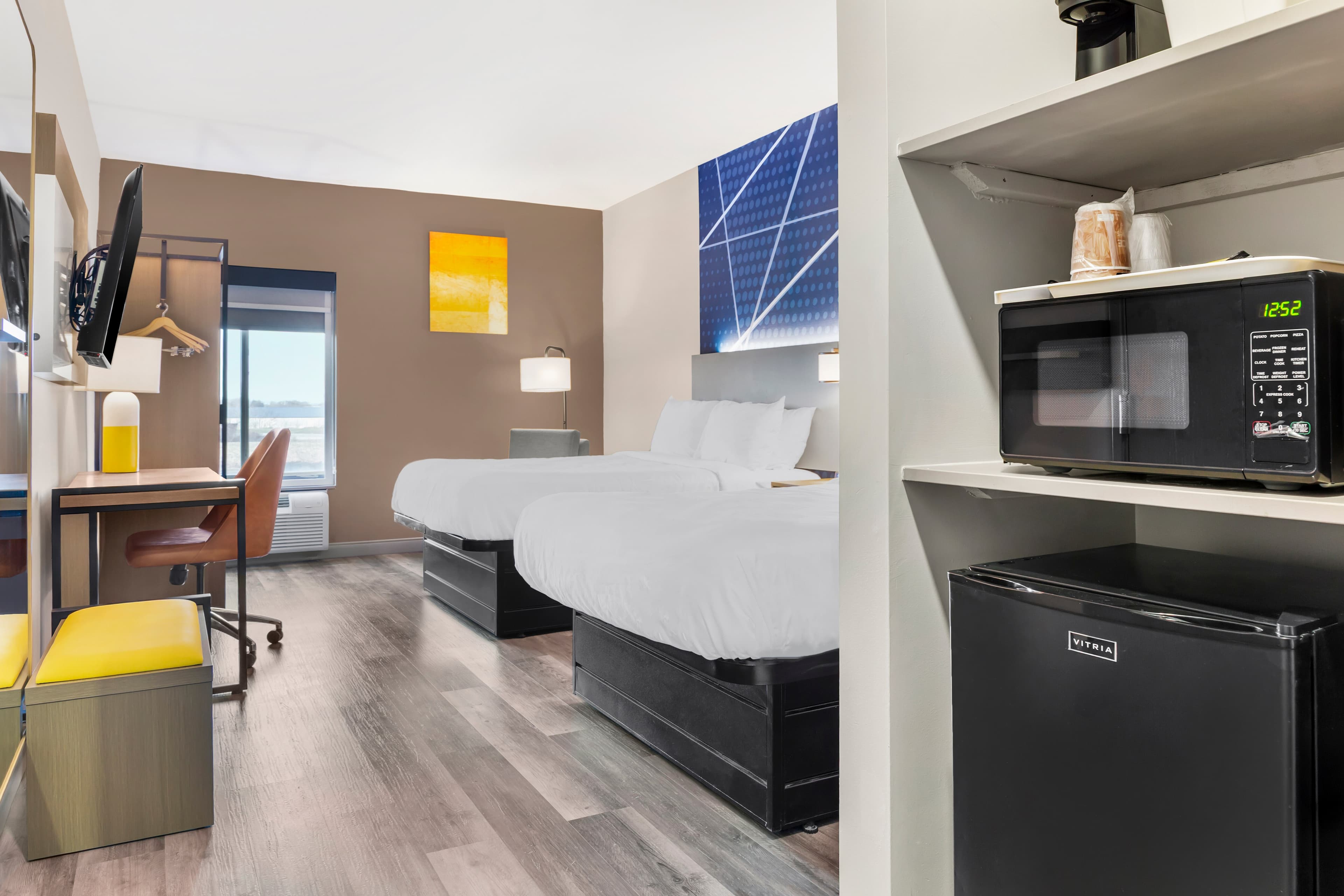 Comfort Inn & Suites Springfield — 10