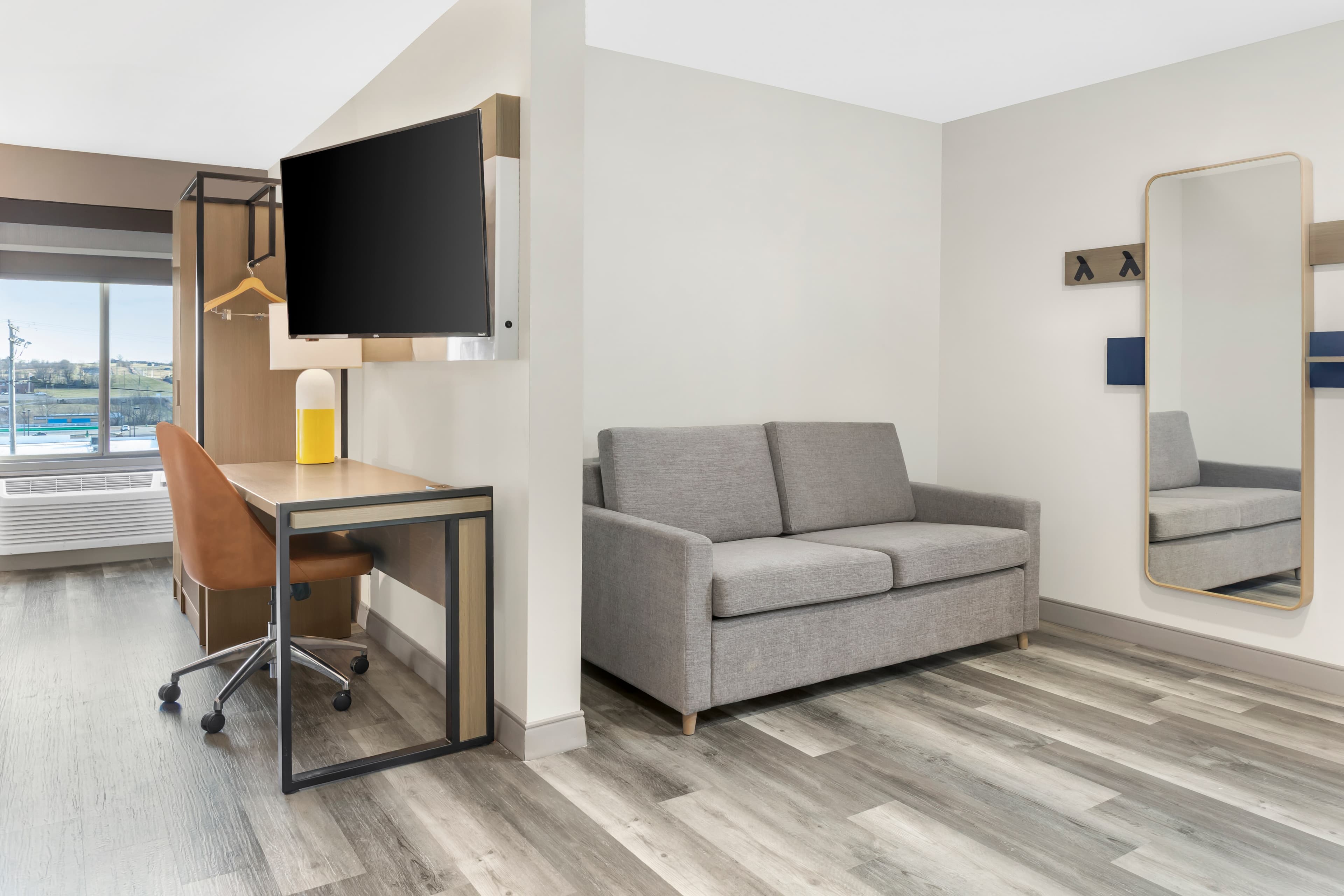 Comfort Inn & Suites Springfield — 21